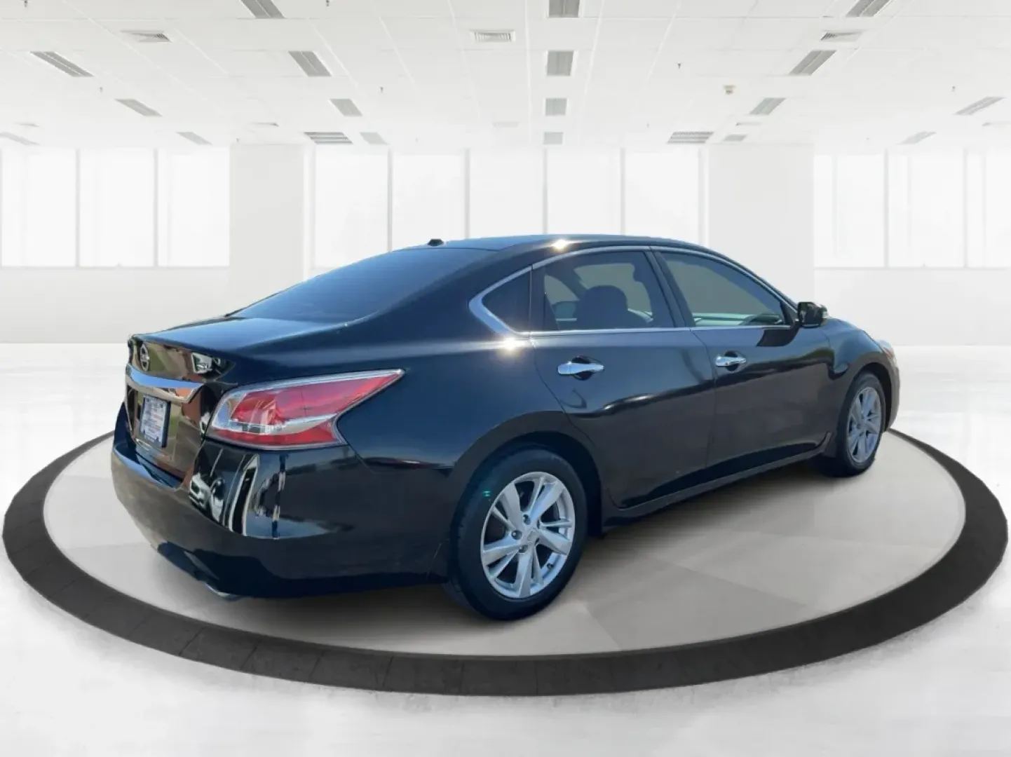 2015 Nissan Altima 2.5 SL (1N4AL3AP7FN) with an 2.5L I-4 DOHC engine, located at 1184 Kauffman Ave, Fairborn, OH, 45324, (937) 908-9800, 39.807072, -84.030914 - **Rev Up Your Lifestyle with the 2015 Nissan Altima 2.5 SL at Advantage Car and Credit!**<br /> <br /> Are you seeking a reliable vehicle that effortlessly merges style, comfort, and performance? Look no further than this stunning 2015 Nissan Altima 2.5 SL, perfect for commuters, families, and weeke - Photo#2