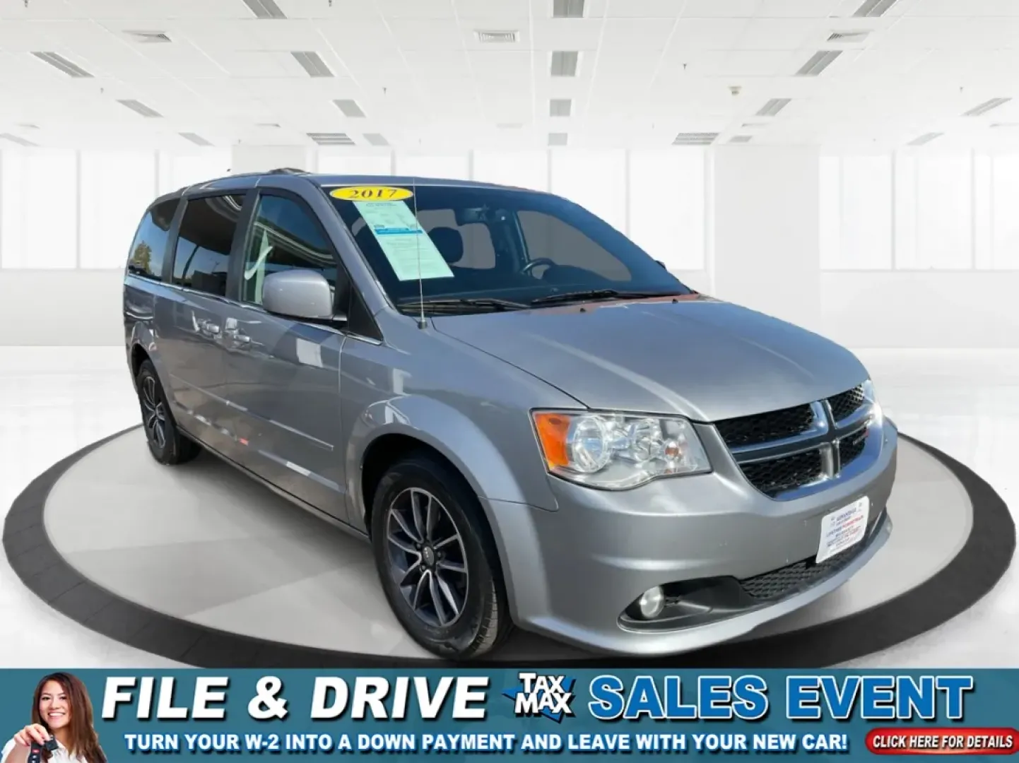 2017 Dodge Grand Caravan SXT (2C4RDGCG5HR) with an Pentastar 3.6L V-6 DOHC engine, located at 1230 East Main St, Xenia, OH, 45385, (937) 908-9800, 39.688026, -83.910172 - **Adventure Awaits with the 2017 Dodge Grand Caravan SXT in Fairborn, OH!**<br /> <br /> Are you looking for the perfect vehicle to accommodate your growing family or to embark on weekend adventures? Look no further! The 2017 Dodge Grand Caravan SXT is designed for those who prioritize space, comfor - Photo#0