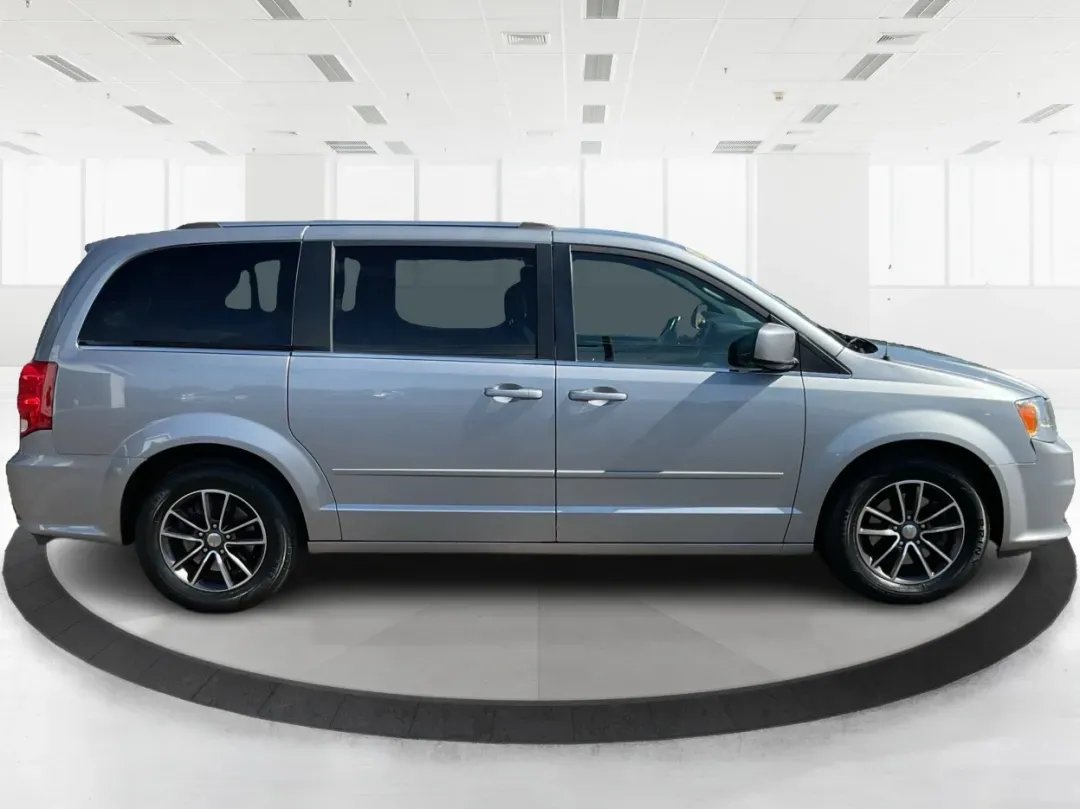 2017 Dodge Grand Caravan SXT (2C4RDGCG5HR) with an Pentastar 3.6L V-6 DOHC engine, located at 1230 East Main St, Xenia, OH, 45385, (937) 908-9800, 39.688026, -83.910172 - **Adventure Awaits with the 2017 Dodge Grand Caravan SXT in Fairborn, OH!**<br /> <br /> Are you looking for the perfect vehicle to accommodate your growing family or to embark on weekend adventures? Look no further! The 2017 Dodge Grand Caravan SXT is designed for those who prioritize space, comfor - Photo#1