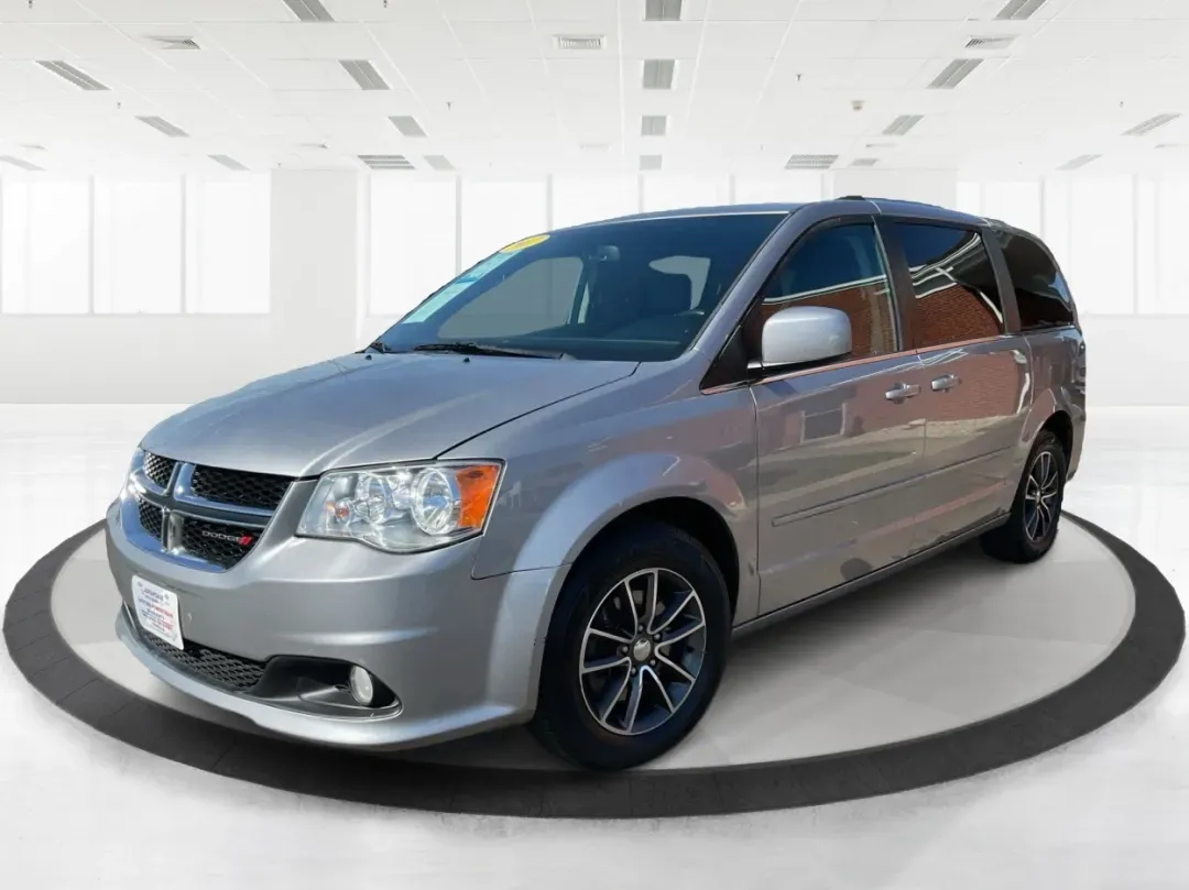 2017 Dodge Grand Caravan SXT (2C4RDGCG5HR) with an Pentastar 3.6L V-6 DOHC engine, located at 1184 Kauffman Ave, Fairborn, OH, 45324, (937) 908-9800, 39.807072, -84.030914 - **Adventure Awaits with the 2017 Dodge Grand Caravan SXT in Fairborn, OH!**<br /> <br /> Are you looking for the perfect vehicle to accommodate your growing family or to embark on weekend adventures? Look no further! The 2017 Dodge Grand Caravan SXT is designed for those who prioritize space, comfor - Photo#8