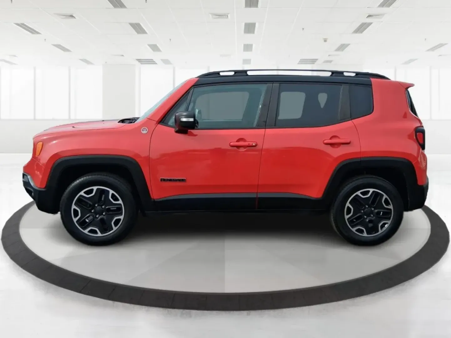 2016 Jeep Renegade Trailhawk (ZACCJBCTXGP) with an Tigershark MultiAir 2.4L I-4 variable valve contro engine, 9A transmission, located at 8750 N County Rd 25A, Piqua, OH, 45356, (937) 908-9800, 40.164391, -84.232513 - **Experience Adventure and Comfort with the 2016 Jeep Renegade Trailhawk!**<br /> <br /> Are you ready to elevate your lifestyle with a versatile vehicle that's perfect for weekend getaways, daily commutes, and everything in between? Look no further than the 2016 Jeep Renegade Trailhawk available at - Photo#5