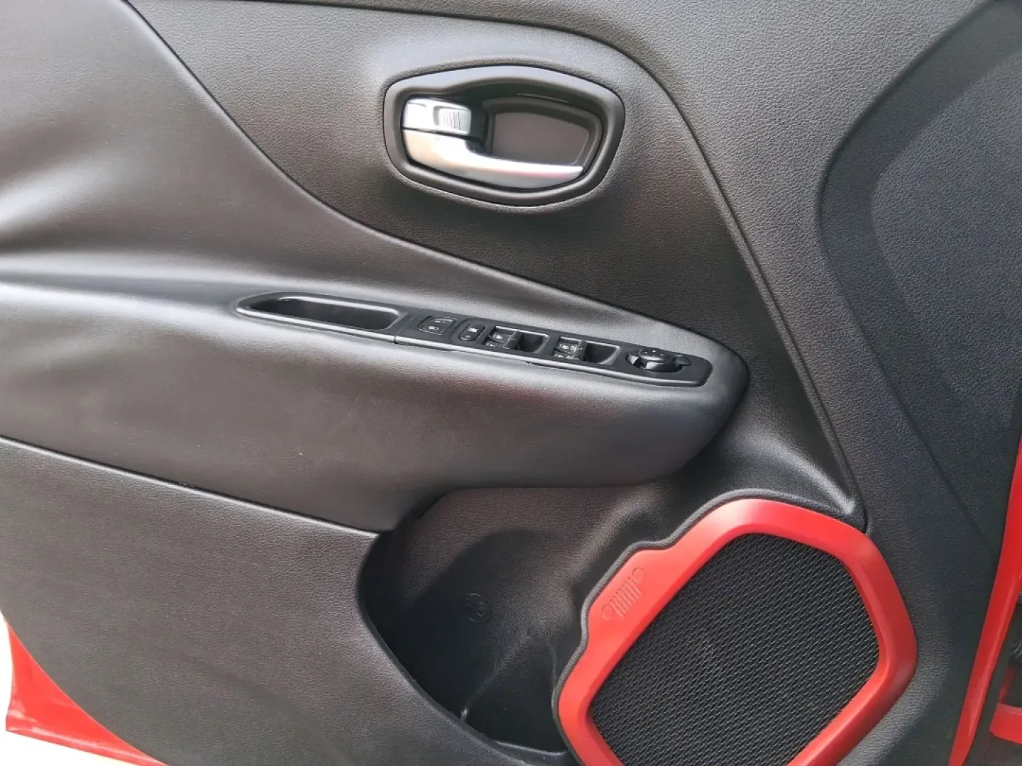 2016 Jeep Renegade Trailhawk (ZACCJBCTXGP) with an Tigershark MultiAir 2.4L I-4 variable valve contro engine, 9A transmission, located at 8750 N County Rd 25A, Piqua, OH, 45356, (937) 908-9800, 40.164391, -84.232513 - **Experience Adventure and Comfort with the 2016 Jeep Renegade Trailhawk!**<br /> <br /> Are you ready to elevate your lifestyle with a versatile vehicle that's perfect for weekend getaways, daily commutes, and everything in between? Look no further than the 2016 Jeep Renegade Trailhawk available at - Photo#18