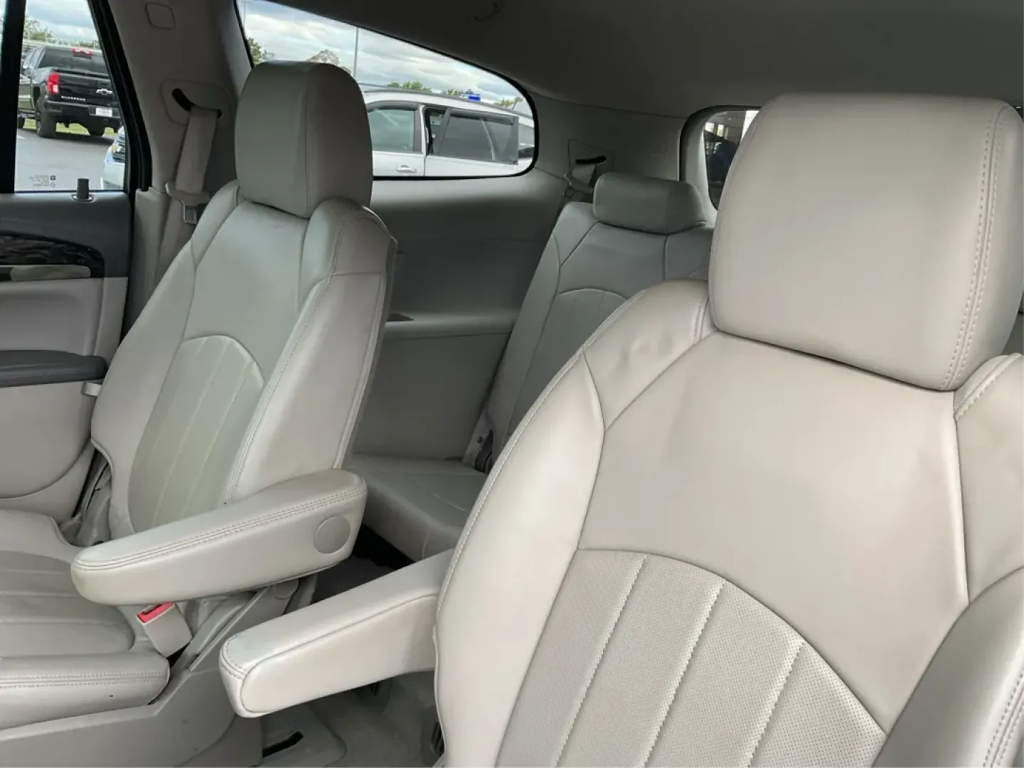 2013 Buick Enclave Leather (5GAKRCKD8DJ) with an 3.6L V-6 gasoline direct injection engine, located at 401 Woodman Dr, Riverside, OH, 45431, (937) 908-9800, 39.760899, -84.123421 - Are you looking for a spacious family SUV that combines comfort, style, and technology? Look no further than this stunning 2013 Buick Enclave, available now at Advantage Car and Credit in Riverside, OH! Perfect for growing families or those who love weekend adventures, this vehicle effortlessly marr - Photo#10