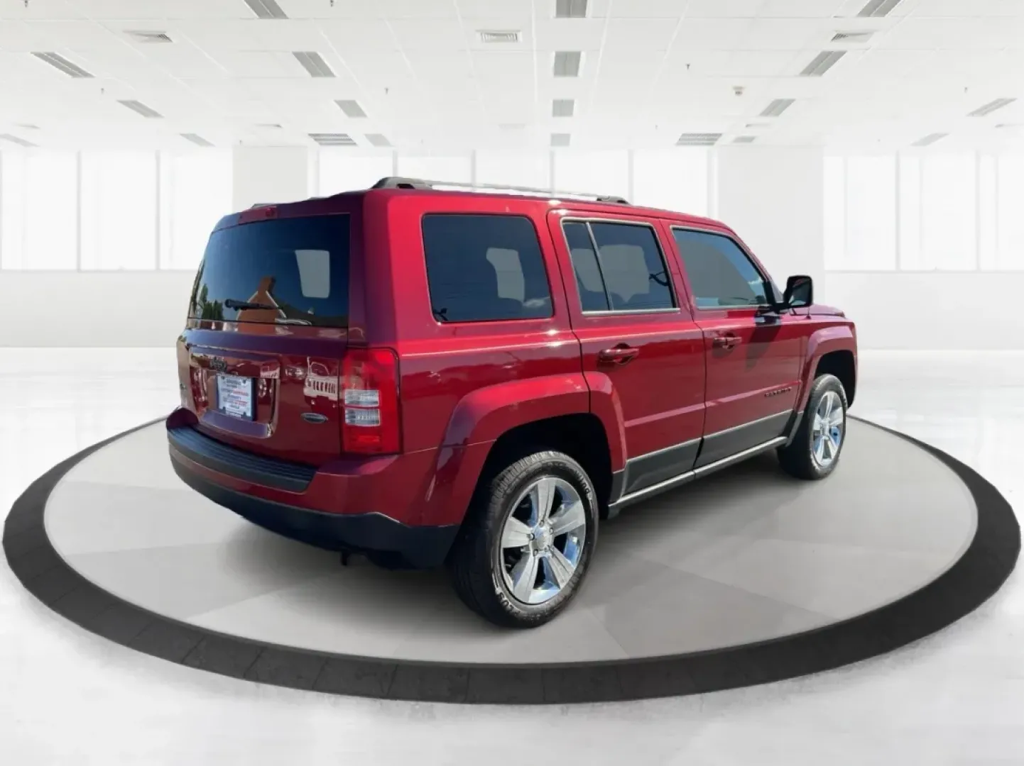 2015 Jeep Patriot Latitude (1C4NJRFB0FD) with an 2.4L I-4 DOHC engine, located at 4508 South Dixie Dr, Moraine, OH, 45439, (937) 908-9800, 39.689976, -84.218452 - **Adventure Awaits with the 2015 Jeep Patriot Latitude Your Perfect Companion for Every Journey!**<br /> <br /> At Advantage Car and Credit - Riverside, located at 401 Woodman Dr, Riverside, OH 45431, we understand that life is an adventure, whether it's gearing up for a weekend getaway or managing - Photo#2