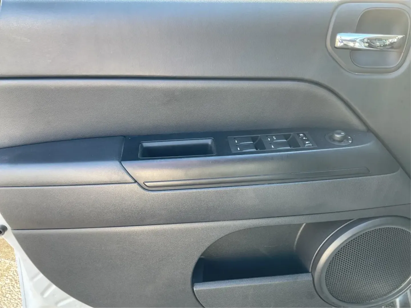 2015 Jeep Patriot High Altitude Edition (1C4NJPFA5FD) with an 2L I-4 DOHC engine, located at 1951 S Dayton Lakeview Rd., New Carlisle, OH, 45344, (937) 908-9800, 39.890999, -84.050255 - Discover the perfect blend of adventure and everyday practicality with the 2015 Jeep Patriot High Altitude Edition, now available at Advantage Car and Credit in Moraine, OH! Designed for those who want to conquer both the urban jungle and the great outdoors, this SUV is not just a vehicle; it's a li - Photo#18