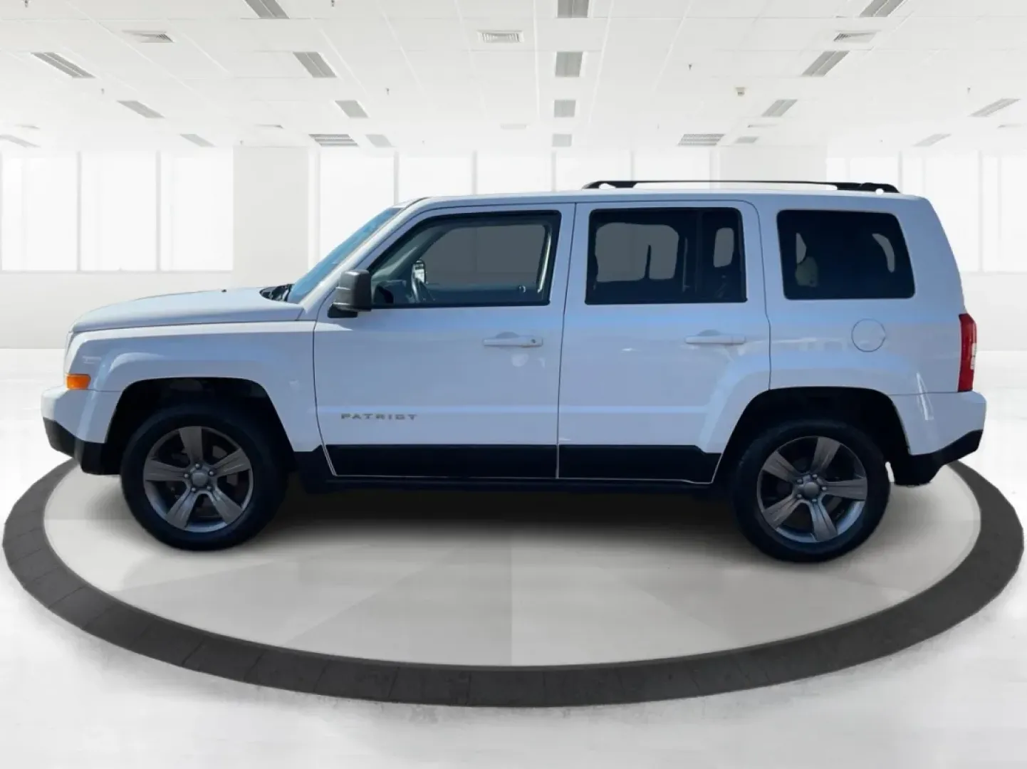 2015 Jeep Patriot High Altitude Edition (1C4NJPFA5FD) with an 2L I-4 DOHC engine, located at 401 Woodman Dr, Riverside, OH, 45431, (937) 908-9800, 39.760899, -84.123421 - Discover the perfect blend of adventure and everyday practicality with the 2015 Jeep Patriot High Altitude Edition, now available at Advantage Car and Credit in Moraine, OH! Designed for those who want to conquer both the urban jungle and the great outdoors, this SUV is not just a vehicle; it's a li - Photo#5