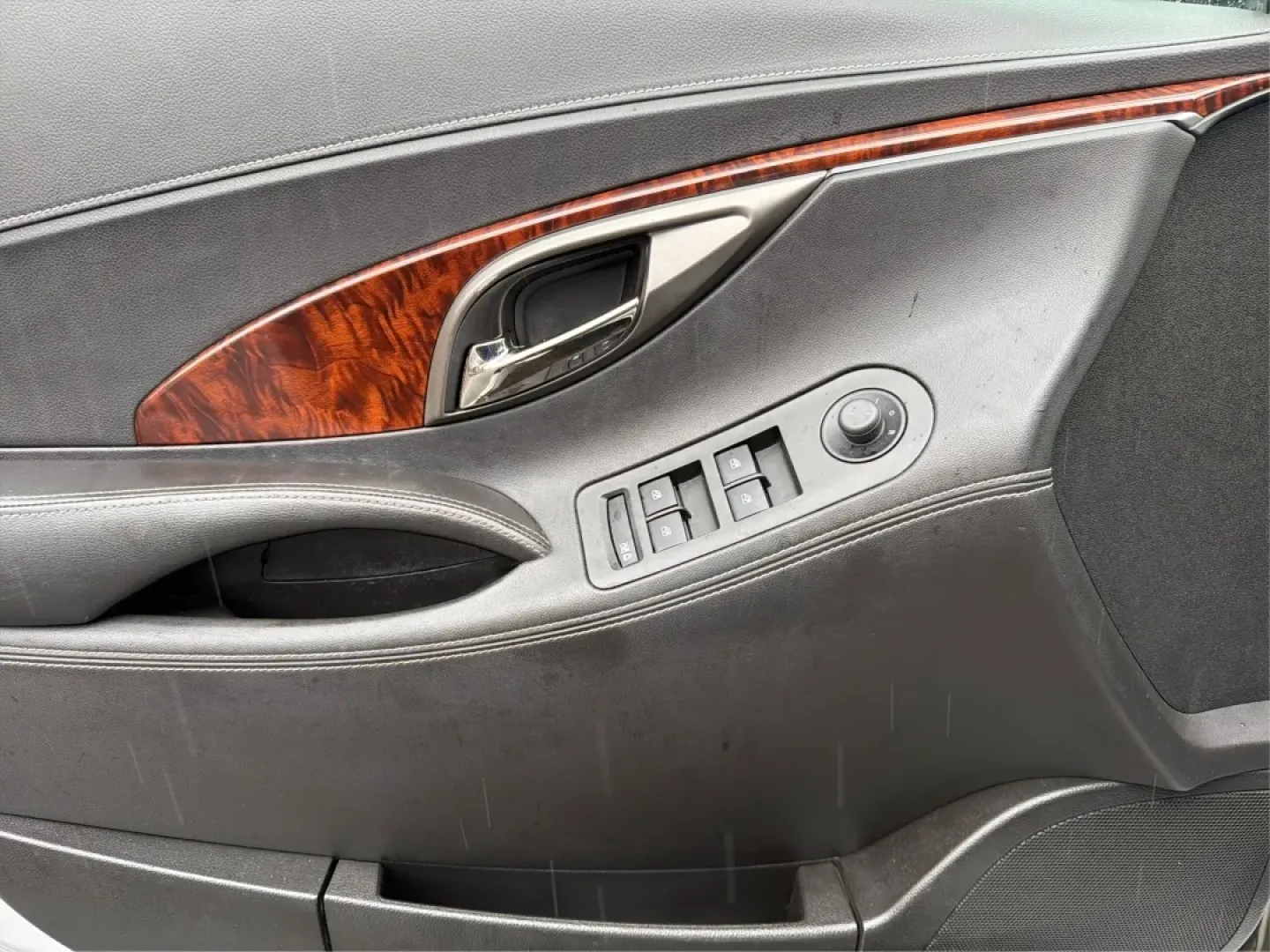 2013 Buick LaCrosse Premium 1 Group (1G4GF5E38DF) with an 3.6L V-6 gasoline direct injection engine, located at 1099 N County Rd 25A, Troy, OH, 45373, (937) 908-9800, 40.057079, -84.212883 - **Discover Comfort and Luxury with This 2013 Buick LaCrosse Perfect for Commuters and Families!**<br /> <br /> Are you looking for a vehicle that combines elegance, comfort, and practicality? Look no further than the stunning 2013 Buick LaCrosse, available now at Advantage Car and Credit - Troy! Th - Photo#19