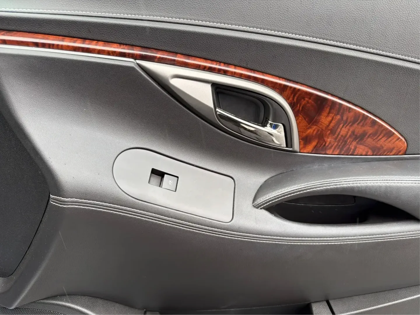 2013 Buick LaCrosse Premium 1 Group (1G4GF5E38DF) with an 3.6L V-6 gasoline direct injection engine, located at 1099 N County Rd 25A, Troy, OH, 45373, (937) 908-9800, 40.057079, -84.212883 - **Discover Comfort and Luxury with This 2013 Buick LaCrosse Perfect for Commuters and Families!**<br /> <br /> Are you looking for a vehicle that combines elegance, comfort, and practicality? Look no further than the stunning 2013 Buick LaCrosse, available now at Advantage Car and Credit - Troy! Th - Photo#20