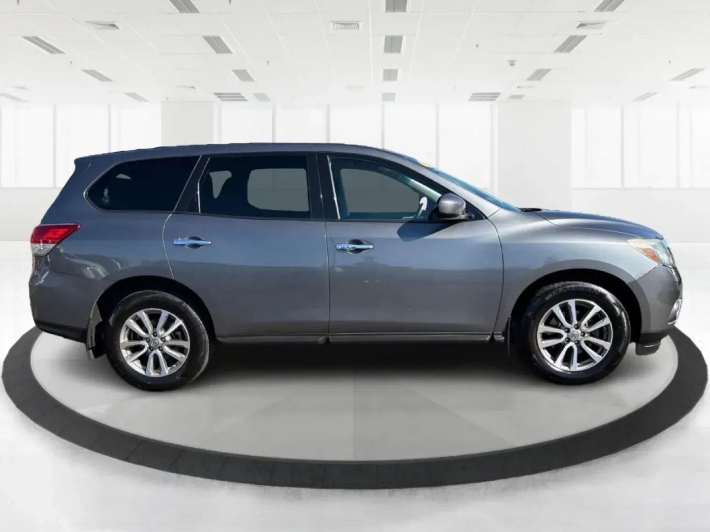 2015 Nissan Pathfinder S (5N1AR2MM5FC) with an 3.5L V-6 DOHC engine, located at 401 Woodman Dr, Riverside, OH, 45431, (937) 908-9800, 39.760899, -84.123421 - **Adventure Awaits with the 2015 Nissan Pathfinder at Advantage Car and Credit - Riverside!**<br /> <br /> Are you ready to elevate your family's adventures or weekend getaways? The 2015 Nissan Pathfinder, now available at Advantage Car and Credit in Riverside, OH, is the perfect vehicle to accompan - Photo#1