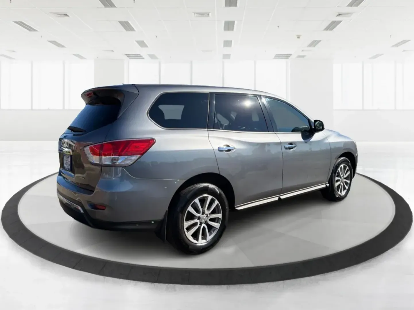 2015 Nissan Pathfinder S (5N1AR2MM5FC) with an 3.5L V-6 DOHC engine, located at 401 Woodman Dr, Riverside, OH, 45431, (937) 908-9800, 39.760899, -84.123421 - **Adventure Awaits with the 2015 Nissan Pathfinder at Advantage Car and Credit - Riverside!**<br /> <br /> Are you ready to elevate your family's adventures or weekend getaways? The 2015 Nissan Pathfinder, now available at Advantage Car and Credit in Riverside, OH, is the perfect vehicle to accompan - Photo#2