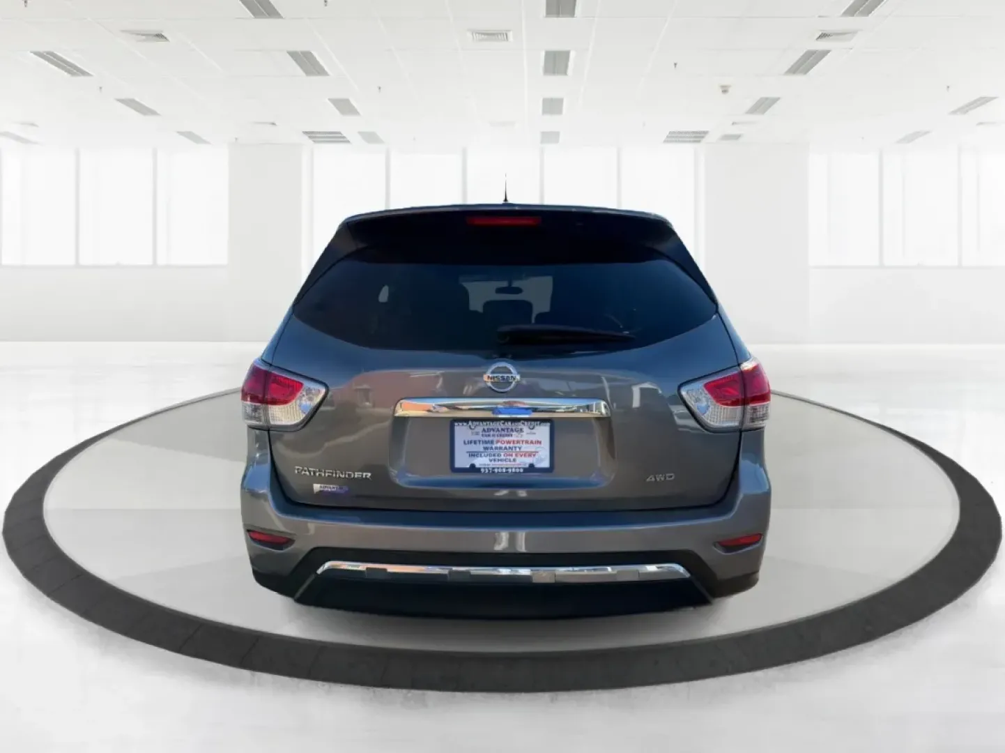 2015 Nissan Pathfinder S (5N1AR2MM5FC) with an 3.5L V-6 DOHC engine, located at 401 Woodman Dr, Riverside, OH, 45431, (937) 908-9800, 39.760899, -84.123421 - **Adventure Awaits with the 2015 Nissan Pathfinder at Advantage Car and Credit - Riverside!**<br /> <br /> Are you ready to elevate your family's adventures or weekend getaways? The 2015 Nissan Pathfinder, now available at Advantage Car and Credit in Riverside, OH, is the perfect vehicle to accompan - Photo#3