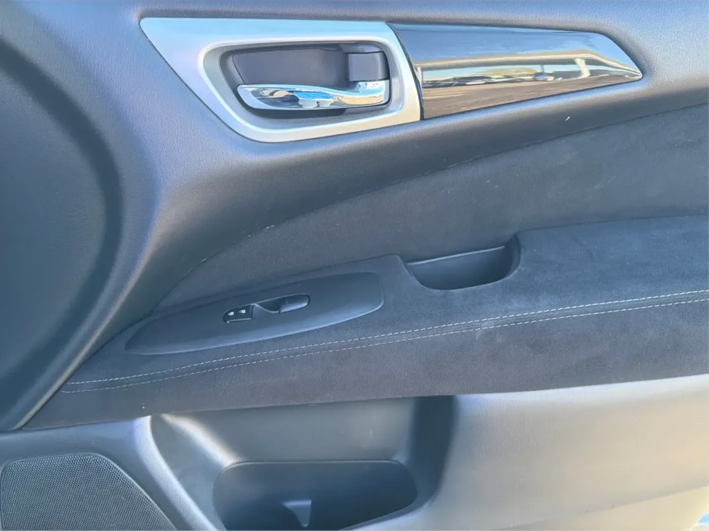 2015 Nissan Pathfinder S (5N1AR2MM5FC) with an 3.5L V-6 DOHC engine, located at 401 Woodman Dr, Riverside, OH, 45431, (937) 908-9800, 39.760899, -84.123421 - **Adventure Awaits with the 2015 Nissan Pathfinder at Advantage Car and Credit - Riverside!**<br /> <br /> Are you ready to elevate your family's adventures or weekend getaways? The 2015 Nissan Pathfinder, now available at Advantage Car and Credit in Riverside, OH, is the perfect vehicle to accompan - Photo#18