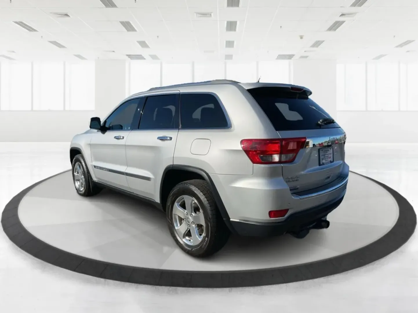 2011 Jeep Grand Cherokee Limited (1J4RR5GT0BC) with an Other engine, located at 1099 N County Rd 25A, Troy, OH, 45373, (937) 908-9800, 40.057079, -84.212883 - Discover the ultimate adventure companion waiting for you at Advantage Car and Credit - Troy, located at 1099 N County Rd 25A, Troy, OH 45373. Our **2011 Jeep Grand Cherokee Limited** is designed for those who crave exploration without sacrificing comfort. Ideal for weekend getaways, this SUV seamle - Photo#4