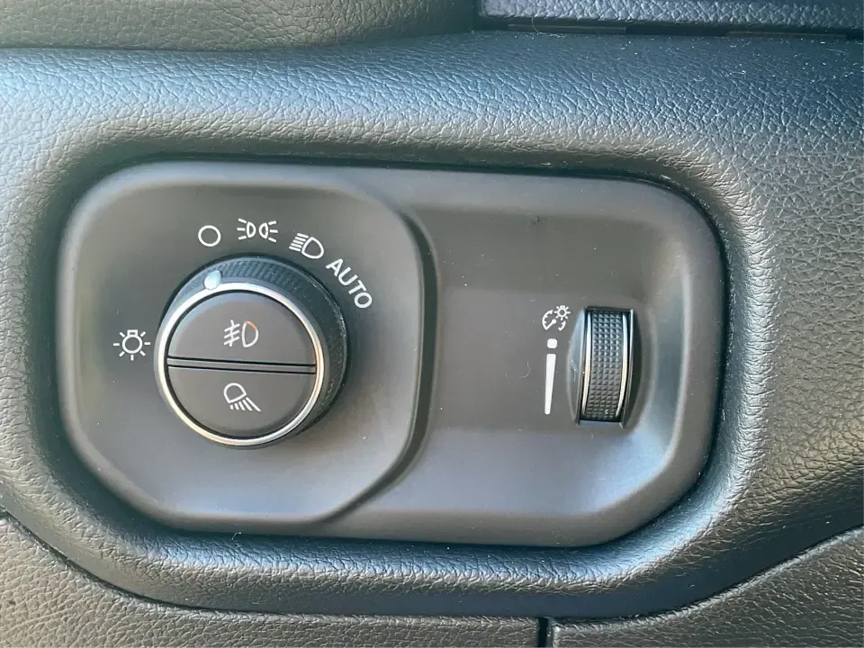 2020 Ram 1500 Big Horn Crew Cab 4x4 5'7 Box (1C6SRFFT8LN) with an 5.7L V8 OHV 16V engine, 8A transmission, located at 1951 S Dayton Lakeview Rd., New Carlisle, OH, 45344, (937) 908-9800, 39.890999, -84.050255 - **Unleash Adventure with the 2020 Ram 1500 Big Horn Crew Cab 4x4! Perfect for Your Lifestyle!**<br /> <br /> Are you ready to elevate your driving experience? The 2020 Ram 1500 Big Horn Crew Cab 4x4 is your ultimate companion for weekend getaways, daily commutes, or even family road trips. With its - Photo#16