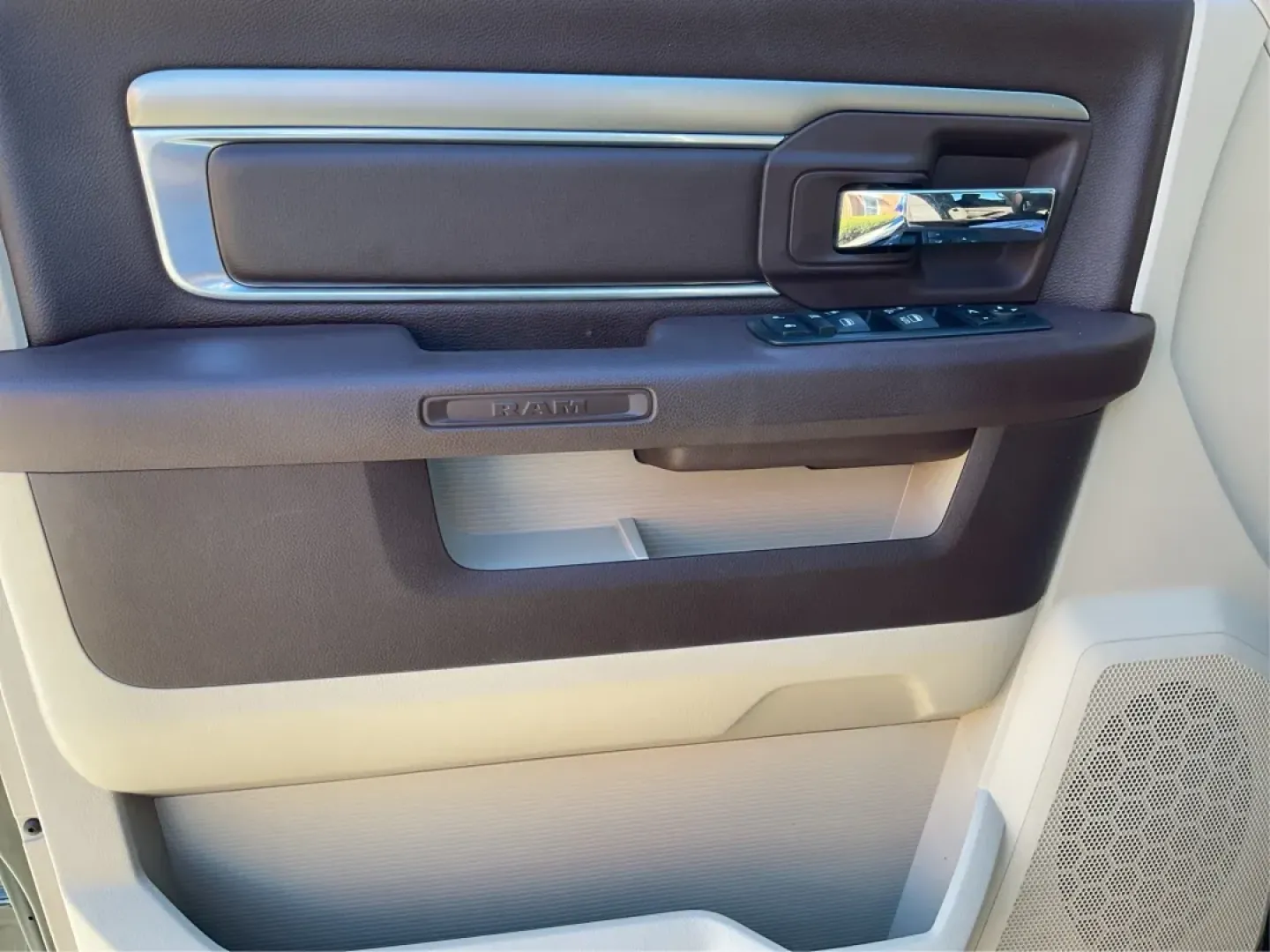 2017 Ram 1500 Big Horn Crew Cab 4x4 6'4 Box (1C6RR7TT5HS) with an Other engine, located at 4508 South Dixie Dr, Moraine, OH, 45439, (937) 908-9800, 39.689976, -84.218452 - **Discover Your Next Adventure with the 2017 Ram 1500 Big Horn Crew Cab!**<br /> <br /> Are you ready to elevate your lifestyle with a reliable and powerful truck? Whether you're navigating the bustling streets of Moraine or heading out for weekend adventures, the 2017 Ram 1500 Big Horn Crew Cab 4x4 - Photo#18