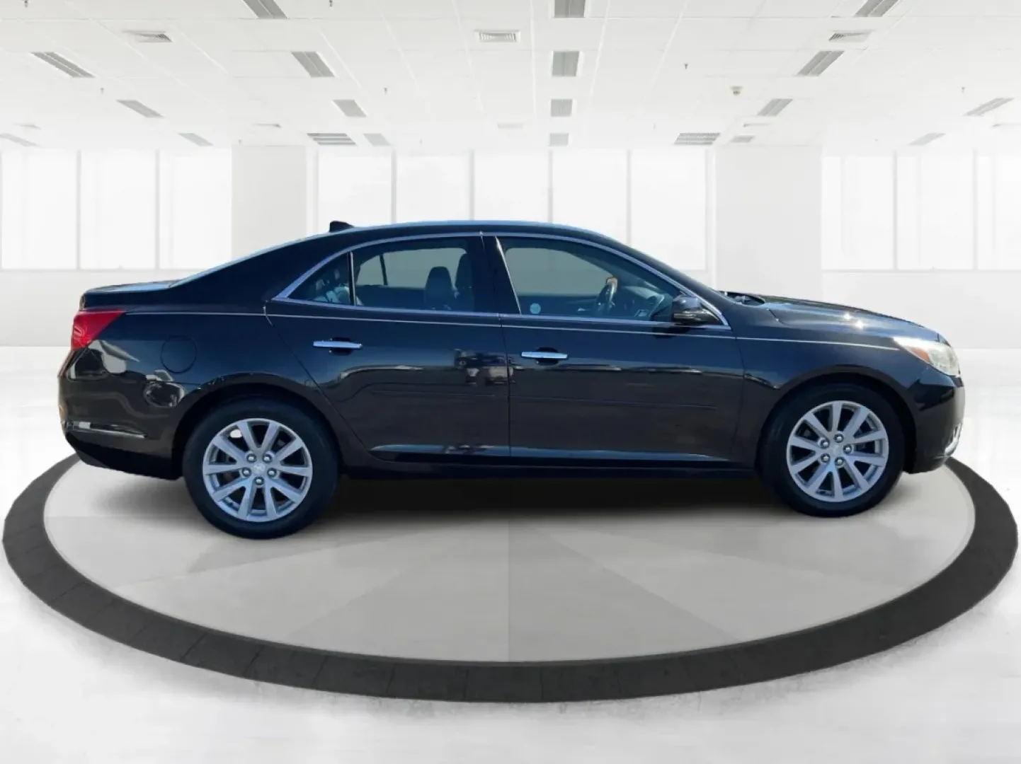 2013 Chevrolet Malibu 2LT (1G11E5SA7DF) with an ECOTEC 2.5L I-4 gasoline direct injection engine, located at 401 Woodman Dr, Riverside, OH, 45431, (937) 908-9800, 39.760899, -84.123421 - **Discover the Perfect Balance of Comfort and Style with the 2013 Chevrolet Malibu at Advantage Car and Credit - New Carlisle!**<br /> <br /> Are you looking for a reliable sedan that perfectly blends style, comfort, and performance? The 2013 Chevrolet Malibu 2LT is designed for those who appreciate - Photo#1