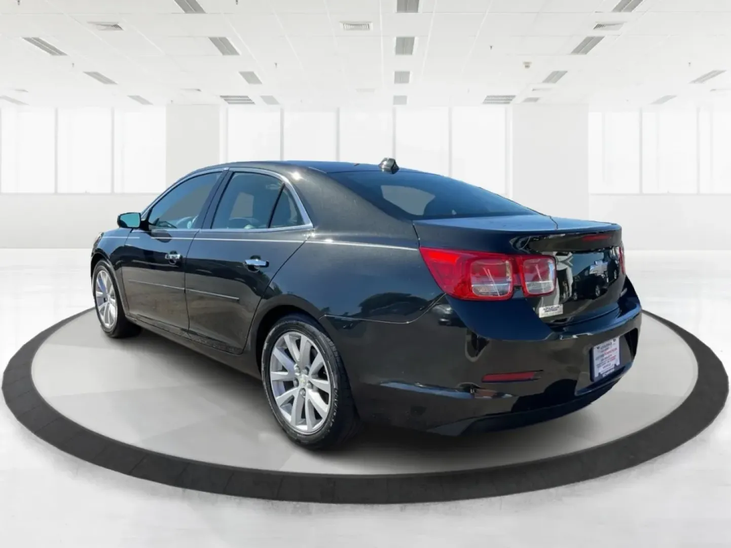 2013 Chevrolet Malibu 2LT (1G11E5SA7DF) with an ECOTEC 2.5L I-4 gasoline direct injection engine, located at 401 Woodman Dr, Riverside, OH, 45431, (937) 908-9800, 39.760899, -84.123421 - **Discover the Perfect Balance of Comfort and Style with the 2013 Chevrolet Malibu at Advantage Car and Credit - New Carlisle!**<br /> <br /> Are you looking for a reliable sedan that perfectly blends style, comfort, and performance? The 2013 Chevrolet Malibu 2LT is designed for those who appreciate - Photo#4