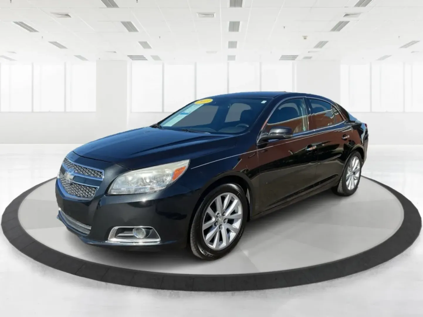 2013 Chevrolet Malibu 2LT (1G11E5SA7DF) with an ECOTEC 2.5L I-4 gasoline direct injection engine, located at 401 Woodman Dr, Riverside, OH, 45431, (937) 908-9800, 39.760899, -84.123421 - **Discover the Perfect Balance of Comfort and Style with the 2013 Chevrolet Malibu at Advantage Car and Credit - New Carlisle!**<br /> <br /> Are you looking for a reliable sedan that perfectly blends style, comfort, and performance? The 2013 Chevrolet Malibu 2LT is designed for those who appreciate - Photo#8