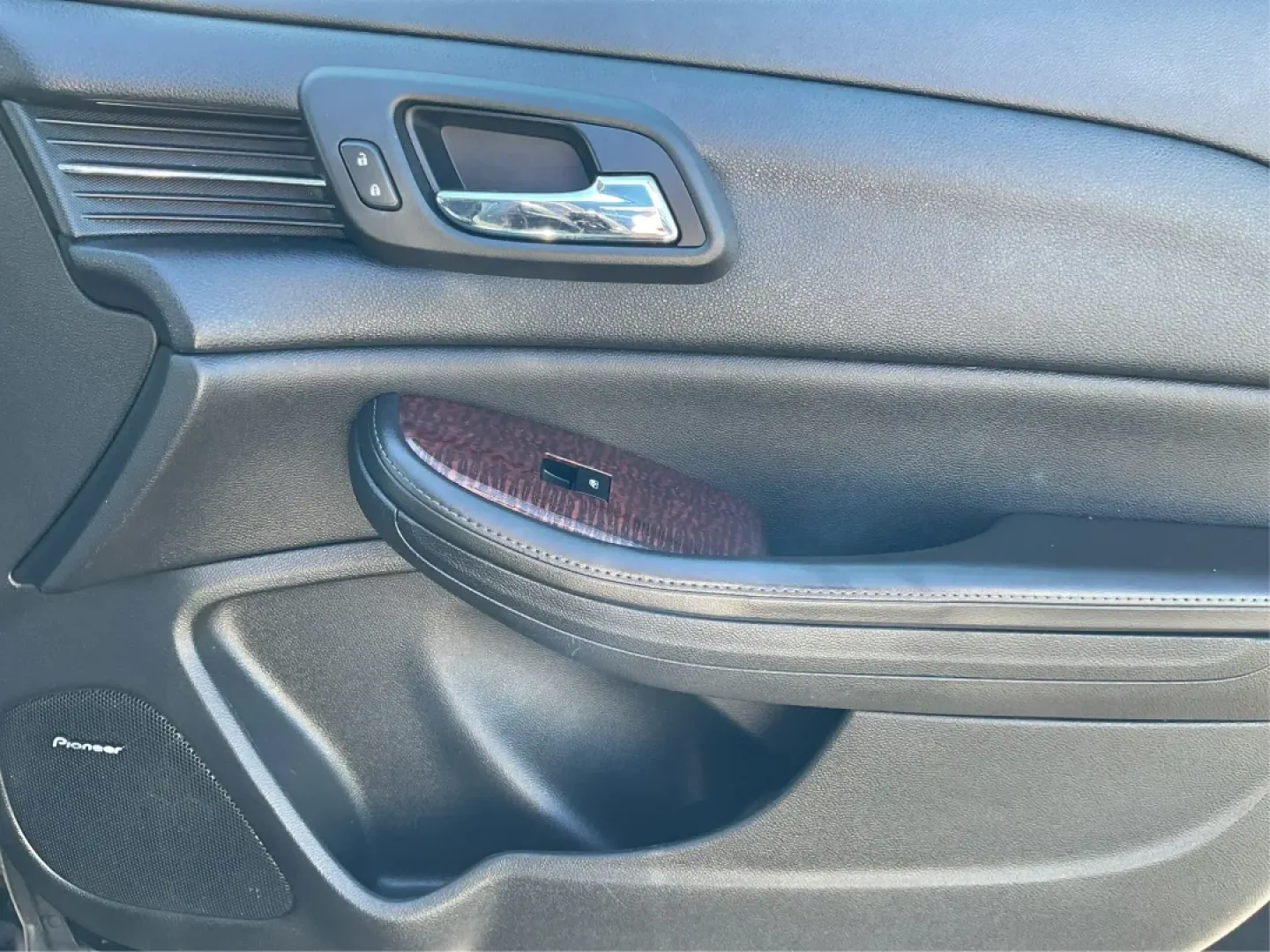 2013 Chevrolet Malibu 2LT (1G11E5SA7DF) with an ECOTEC 2.5L I-4 gasoline direct injection engine, located at 401 Woodman Dr, Riverside, OH, 45431, (937) 908-9800, 39.760899, -84.123421 - **Discover the Perfect Balance of Comfort and Style with the 2013 Chevrolet Malibu at Advantage Car and Credit - New Carlisle!**<br /> <br /> Are you looking for a reliable sedan that perfectly blends style, comfort, and performance? The 2013 Chevrolet Malibu 2LT is designed for those who appreciate - Photo#20