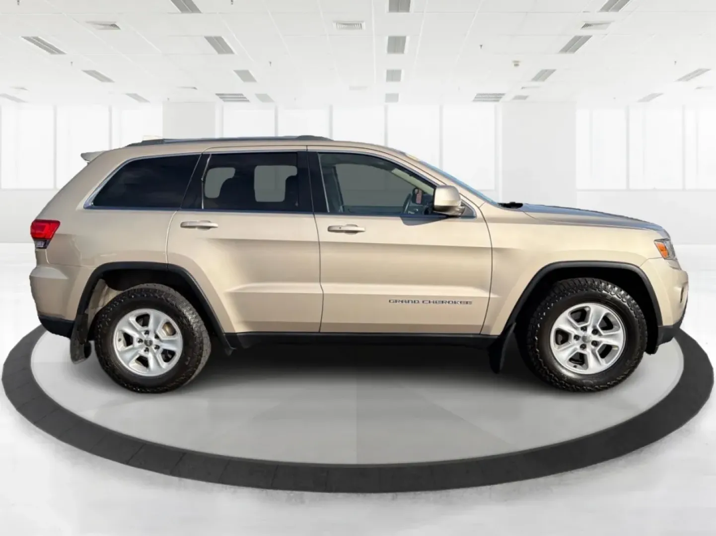 2014 Jeep Grand Cherokee Laredo (1C4RJFAG0EC) with an 3.6L V-6 DOHC engine, located at 401 Woodman Dr, Riverside, OH, 45431, (937) 908-9800, 39.760899, -84.123421 - ### Conquer Every Adventure with the 2014 Jeep Grand Cherokee Laredo Ideal for Every Lifestyle!<br /> <br /> Are you ready to elevate your driving experience? Whether you're navigating the hustle and bustle of city life in Riverside, OH, or embarking on thrilling weekend getaways, the 2014 Jeep Gra - Photo#1