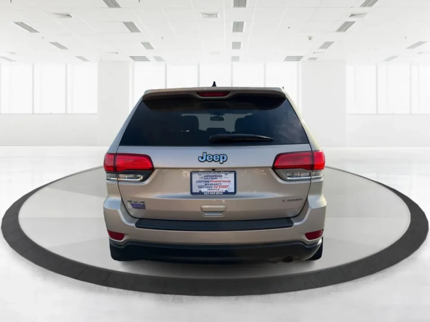 2014 Jeep Grand Cherokee Laredo (1C4RJFAG0EC) with an 3.6L V-6 DOHC engine, located at 401 Woodman Dr, Riverside, OH, 45431, (937) 908-9800, 39.760899, -84.123421 - ### Conquer Every Adventure with the 2014 Jeep Grand Cherokee Laredo Ideal for Every Lifestyle!<br /> <br /> Are you ready to elevate your driving experience? Whether you're navigating the hustle and bustle of city life in Riverside, OH, or embarking on thrilling weekend getaways, the 2014 Jeep Gra - Photo#3