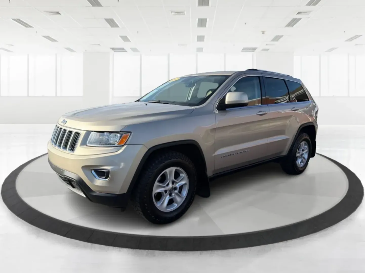 2014 Jeep Grand Cherokee Laredo (1C4RJFAG0EC) with an 3.6L V-6 DOHC engine, located at 401 Woodman Dr, Riverside, OH, 45431, (937) 908-9800, 39.760899, -84.123421 - ### Conquer Every Adventure with the 2014 Jeep Grand Cherokee Laredo Ideal for Every Lifestyle!<br /> <br /> Are you ready to elevate your driving experience? Whether you're navigating the hustle and bustle of city life in Riverside, OH, or embarking on thrilling weekend getaways, the 2014 Jeep Gra - Photo#8