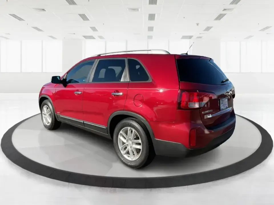 2015 Kia Sorento LX (5XYKTCA66FG) with an 2.4L I-4 gasoline direct injection engine, 6-Speed Automatic transmission, located at 4508 South Dixie Dr, Moraine, OH, 45439, (937) 908-9800, 39.689976, -84.218452 - **Adventure Awaits with the 2015 Kia Sorento LX from Advantage Car and Credit!**<br /> <br /> Are you ready to elevate your family outings or embark on unforgettable weekend adventures? Look no further than this stunning **2015 Kia Sorento LX**! With its striking Remington Red Metallic exterior and - Photo#4