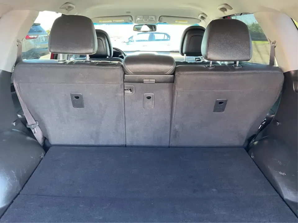 2015 Kia Sorento LX (5XYKTCA66FG) with an 2.4L I-4 gasoline direct injection engine, 6-Speed Automatic transmission, located at 4508 South Dixie Dr, Moraine, OH, 45439, (937) 908-9800, 39.689976, -84.218452 - **Adventure Awaits with the 2015 Kia Sorento LX from Advantage Car and Credit!**<br /> <br /> Are you ready to elevate your family outings or embark on unforgettable weekend adventures? Look no further than this stunning **2015 Kia Sorento LX**! With its striking Remington Red Metallic exterior and - Photo#12