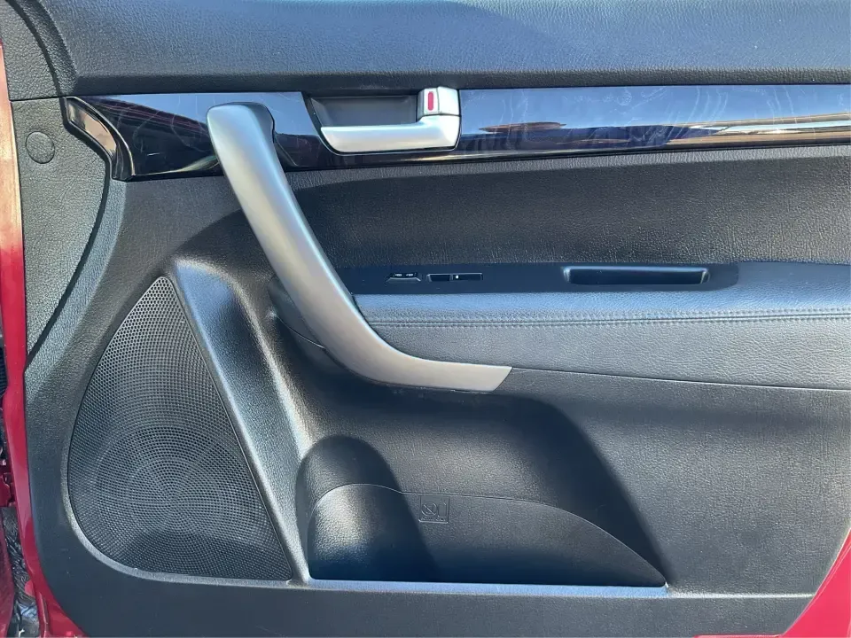 2015 Kia Sorento LX (5XYKTCA66FG) with an 2.4L I-4 gasoline direct injection engine, 6-Speed Automatic transmission, located at 4508 South Dixie Dr, Moraine, OH, 45439, (937) 908-9800, 39.689976, -84.218452 - **Adventure Awaits with the 2015 Kia Sorento LX from Advantage Car and Credit!**<br /> <br /> Are you ready to elevate your family outings or embark on unforgettable weekend adventures? Look no further than this stunning **2015 Kia Sorento LX**! With its striking Remington Red Metallic exterior and - Photo#18