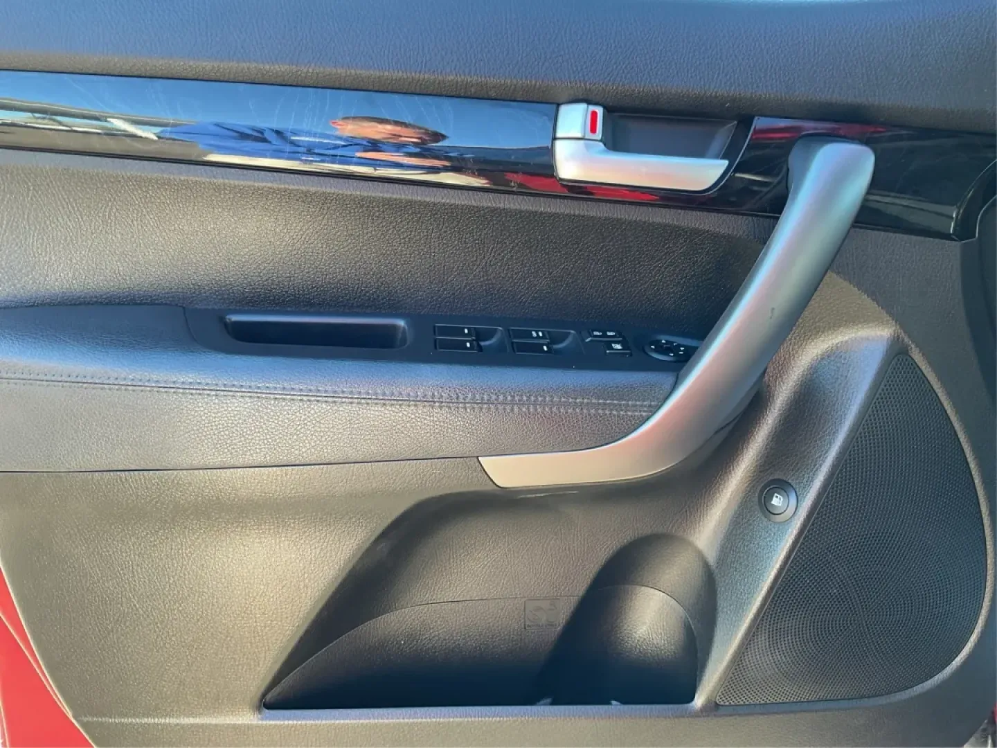 2015 Kia Sorento LX (5XYKTCA66FG) with an 2.4L I-4 gasoline direct injection engine, located at 4508 South Dixie Dr, Moraine, OH, 45439, (937) 908-9800, 39.689976, -84.218452 - **Adventure Awaits with the 2015 Kia Sorento LX from Advantage Car and Credit!**<br /> <br /> Are you ready to elevate your family outings or embark on unforgettable weekend adventures? Look no further than this stunning **2015 Kia Sorento LX**! With its striking Remington Red Metallic exterior and - Photo#17