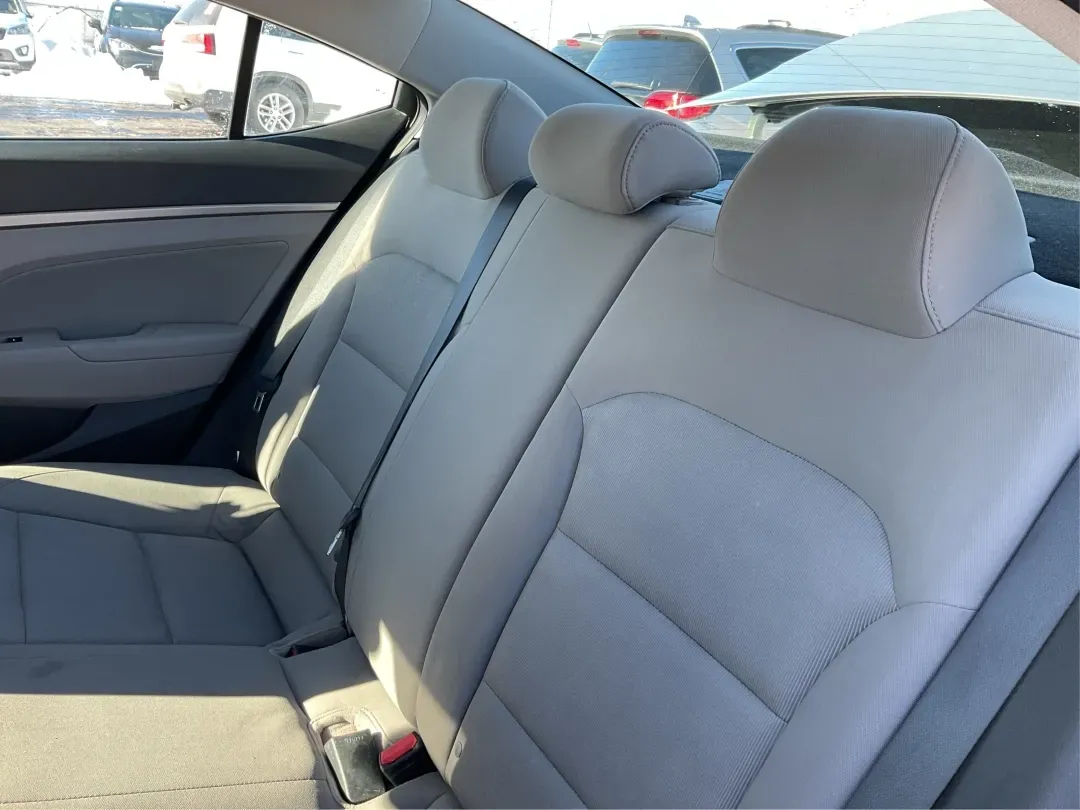 2017 Hyundai Elantra SE (5NPD84LF2HH) with an Nu 2L I-4 DOHC engine, located at 1230 East Main St, Xenia, OH, 45385, (937) 908-9800, 39.688026, -83.910172 - Discover your next adventure with the 2017 Hyundai Elantra SE, available now at Advantage Car and Credit - Piqua! This stylish sedan is perfect for budget-conscious buyers looking for a reliable vehicle that effortlessly blends comfort, performance, and technology. Whether you're commuting to work, - Photo#10