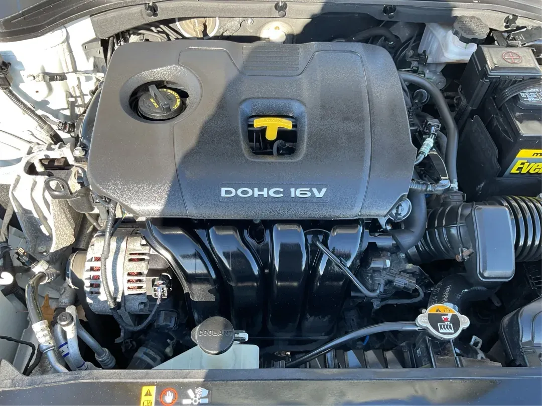 2017 Hyundai Elantra SE (5NPD84LF2HH) with an Nu 2L I-4 DOHC engine, located at 1230 East Main St, Xenia, OH, 45385, (937) 908-9800, 39.688026, -83.910172 - Discover your next adventure with the 2017 Hyundai Elantra SE, available now at Advantage Car and Credit - Piqua! This stylish sedan is perfect for budget-conscious buyers looking for a reliable vehicle that effortlessly blends comfort, performance, and technology. Whether you're commuting to work, - Photo#11