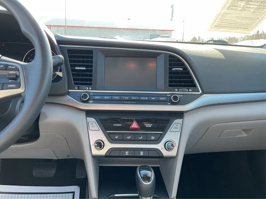 2017 Hyundai Elantra SE (5NPD84LF2HH) with an Nu 2L I-4 DOHC engine, located at 1230 East Main St, Xenia, OH, 45385, (937) 908-9800, 39.688026, -83.910172 - Discover your next adventure with the 2017 Hyundai Elantra SE, available now at Advantage Car and Credit - Piqua! This stylish sedan is perfect for budget-conscious buyers looking for a reliable vehicle that effortlessly blends comfort, performance, and technology. Whether you're commuting to work, - Photo#13