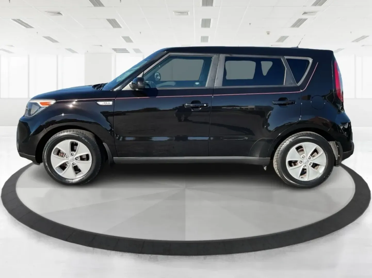 2015 Kia Soul Base (KNDJN2A22F7) with an 1.6L L4 DOHC 16V engine, Auto transmission, located at 1230 East Main St, Xenia, OH, 45385, (937) 908-9800, 39.688026, -83.910172 - Discover a new level of convenience and versatility with the 2015 Kia Soul, the perfect vehicle for those balancing a busy lifestyle in Vandalia, OH. Whether you're a growing family looking for a spacious ride, a commuter needing dependability for long drives, or someone seeking low-maintenance vehi - Photo#5