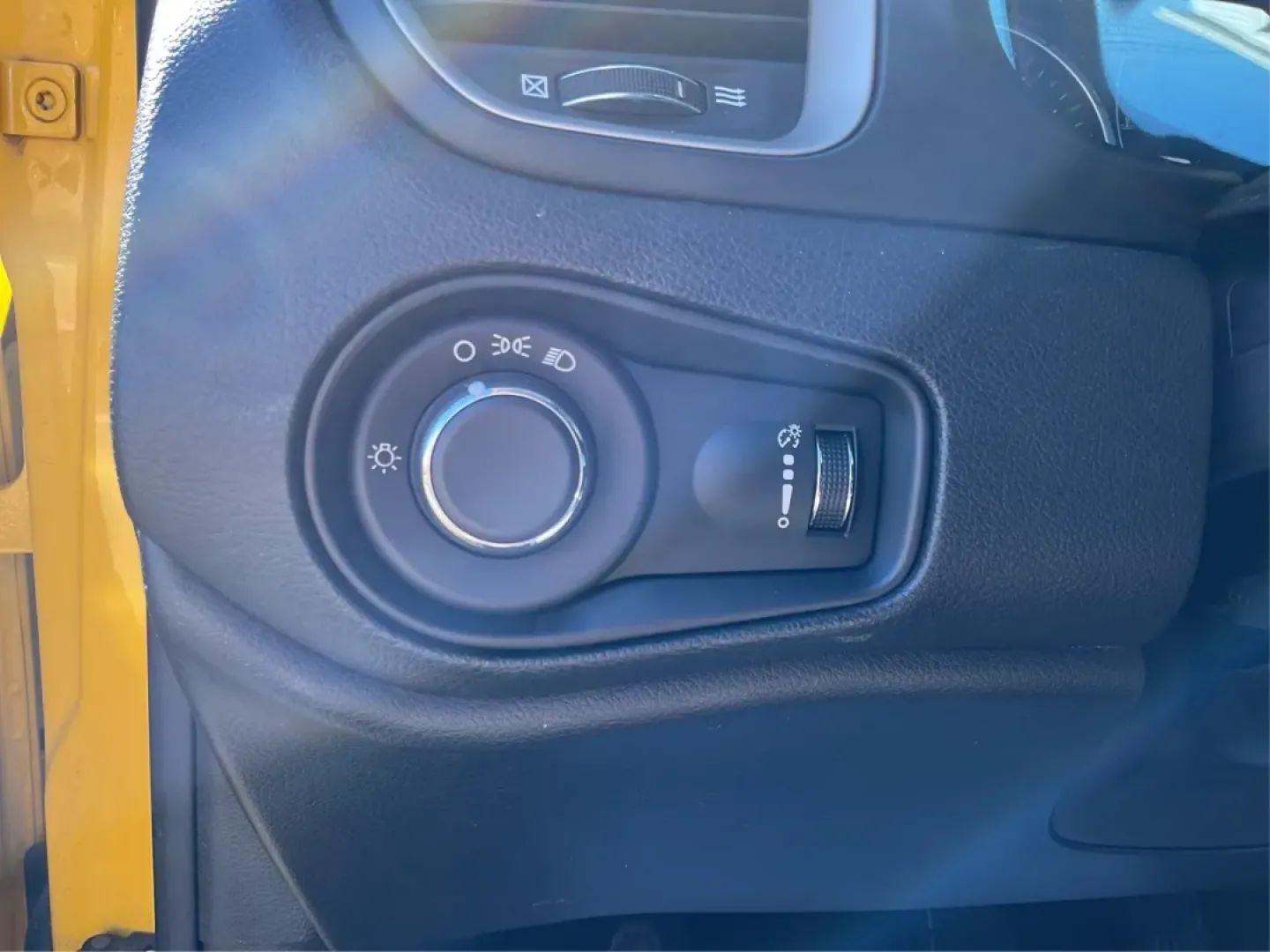 2015 Jeep Renegade Sport (ZACCJAATXFP) with an Other engine, located at 1230 East Main St, Xenia, OH, 45385, (937) 908-9800, 39.688026, -83.910172 - **Experience Adventure and Comfort with the 2015 Jeep Renegade Sport!**<br /> <br /> Are you ready to embrace your adventurous spirit while ensuring comfort and style? The 2015 Jeep Renegade Sport is the perfect vehicle for weekend getaways, daily commutes, and everything in between! Imagine cruisin - Photo#17