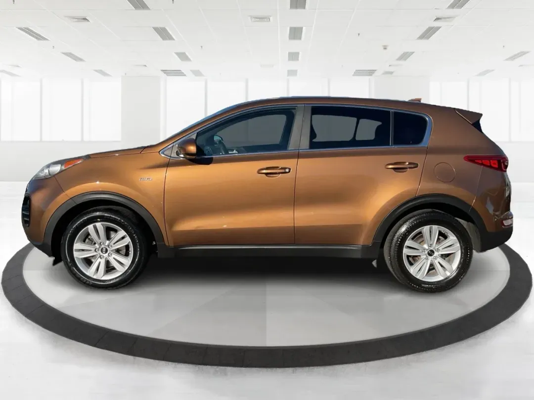 2017 Kia Sportage LX (KNDPMCAC2H7) with an Theta II 2.4L I-4 gasoline direct injection engine, located at 1230 East Main St, Xenia, OH, 45385, (937) 908-9800, 39.688026, -83.910172 - **Discover Your Next Adventure with the 2017 Kia Sportage LX at Advantage Car and Credit Riverside!**<br /> <br /> Looking for a reliable vehicle that perfectly balances comfort, style, and performance for your next family road trip or daily commute? The 2017 Kia Sportage LX is more than just a cro - Photo#5