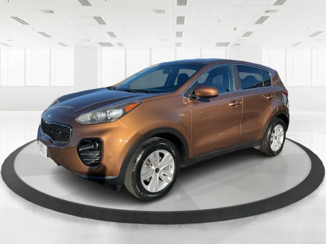 2017 Kia Sportage LX (KNDPMCAC2H7) with an Theta II 2.4L I-4 gasoline direct injection engine, located at 1230 East Main St, Xenia, OH, 45385, (937) 908-9800, 39.688026, -83.910172 - **Discover Your Next Adventure with the 2017 Kia Sportage LX at Advantage Car and Credit Riverside!**<br /> <br /> Looking for a reliable vehicle that perfectly balances comfort, style, and performance for your next family road trip or daily commute? The 2017 Kia Sportage LX is more than just a cro - Photo#8