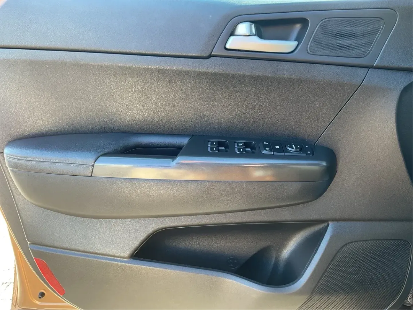 2017 Kia Sportage LX (KNDPMCAC2H7) with an Theta II 2.4L I-4 gasoline direct injection engine, 6A transmission, located at 1230 East Main St, Xenia, OH, 45385, (937) 908-9800, 39.688026, -83.910172 - **Discover Your Next Adventure with the 2017 Kia Sportage LX at Advantage Car and Credit Riverside!**<br /> <br /> Looking for a reliable vehicle that perfectly balances comfort, style, and performance for your next family road trip or daily commute? The 2017 Kia Sportage LX is more than just a cro - Photo#17