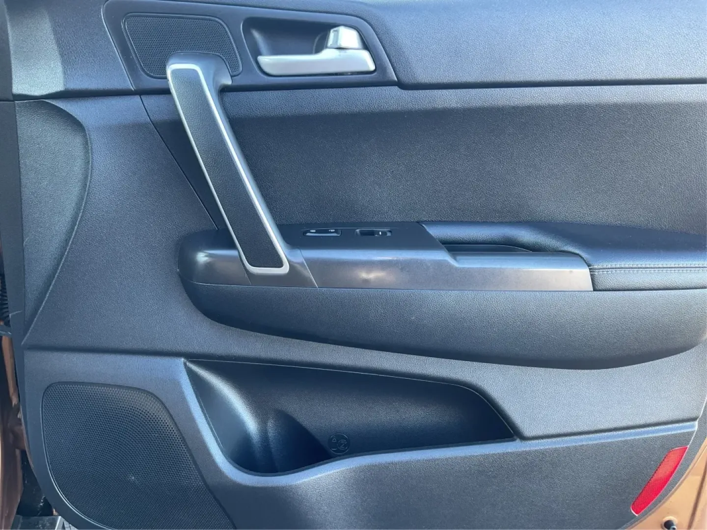 2017 Kia Sportage LX (KNDPMCAC2H7) with an Theta II 2.4L I-4 gasoline direct injection engine, 6A transmission, located at 1230 East Main St, Xenia, OH, 45385, (937) 908-9800, 39.688026, -83.910172 - **Discover Your Next Adventure with the 2017 Kia Sportage LX at Advantage Car and Credit Riverside!**<br /> <br /> Looking for a reliable vehicle that perfectly balances comfort, style, and performance for your next family road trip or daily commute? The 2017 Kia Sportage LX is more than just a cro - Photo#18