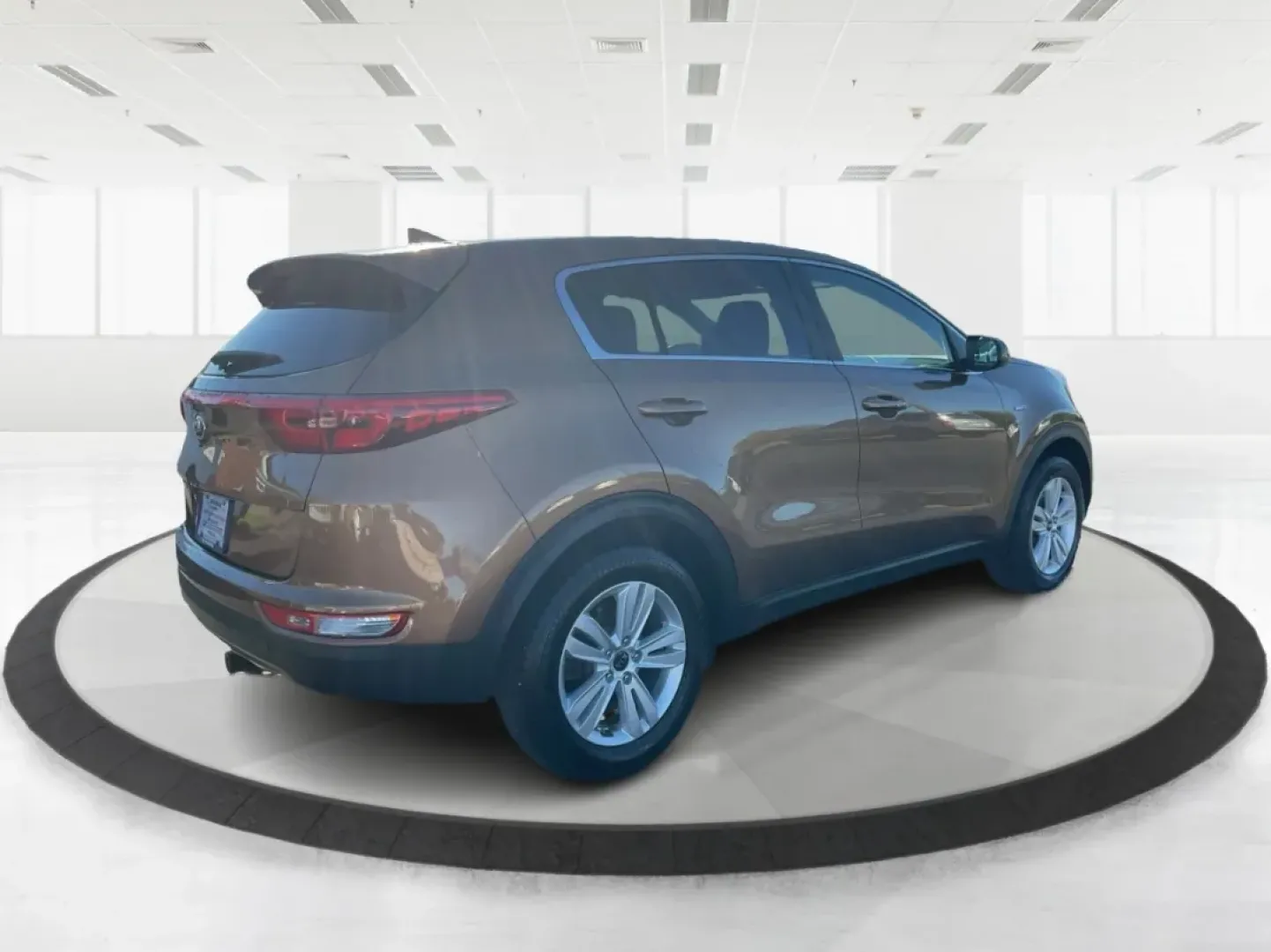 2017 Kia Sportage LX (KNDPMCAC2H7) with an Theta II 2.4L I-4 gasoline direct injection engine, 6A transmission, located at 1230 East Main St, Xenia, OH, 45385, (937) 908-9800, 39.688026, -83.910172 - **Discover Your Next Adventure with the 2017 Kia Sportage LX at Advantage Car and Credit Riverside!**<br /> <br /> Looking for a reliable vehicle that perfectly balances comfort, style, and performance for your next family road trip or daily commute? The 2017 Kia Sportage LX is more than just a cro - Photo#2