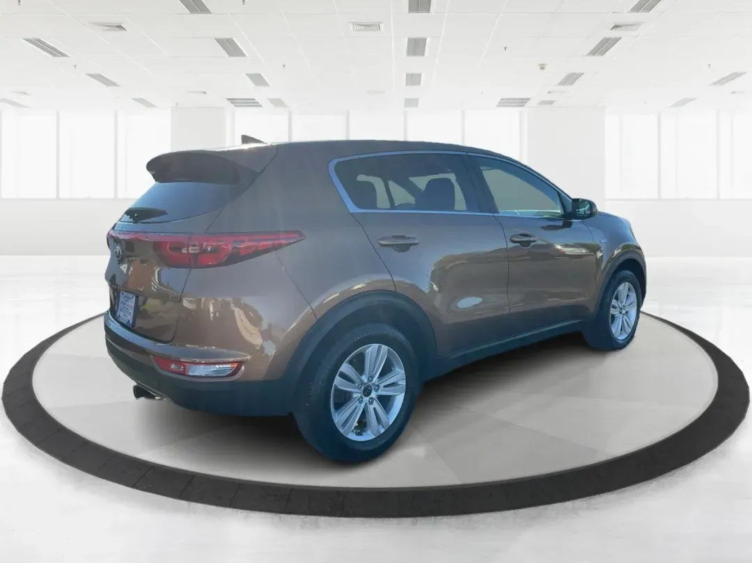2017 Kia Sportage LX (KNDPMCAC2H7) with an Theta II 2.4L I-4 gasoline direct injection engine, located at 1230 East Main St, Xenia, OH, 45385, (937) 908-9800, 39.688026, -83.910172 - **Discover Your Next Adventure with the 2017 Kia Sportage LX at Advantage Car and Credit Riverside!**<br /> <br /> Looking for a reliable vehicle that perfectly balances comfort, style, and performance for your next family road trip or daily commute? The 2017 Kia Sportage LX is more than just a cro - Photo#2