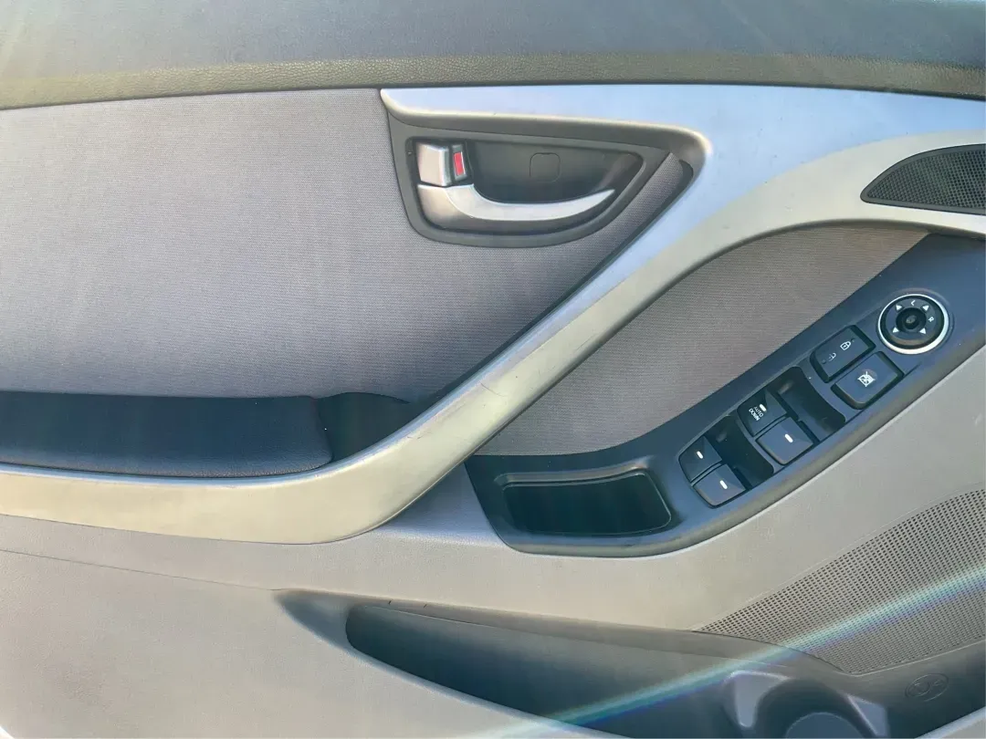 2014 Hyundai Elantra SE (KMHDH4AE8EU) with an Nu 1.8L I-4 DOHC engine, located at 4508 South Dixie Dr, Moraine, OH, 45439, (937) 908-9800, 39.689976, -84.218452 - Experience the freedom of the open road with the perfect blend of comfort and style in this stunning 2014 Hyundai Elantra SE! Whether you're commuting to work, running errands, or embarking on weekend adventures, this sedan is designed to elevate your driving experience. Located at Advantage Car and - Photo#17