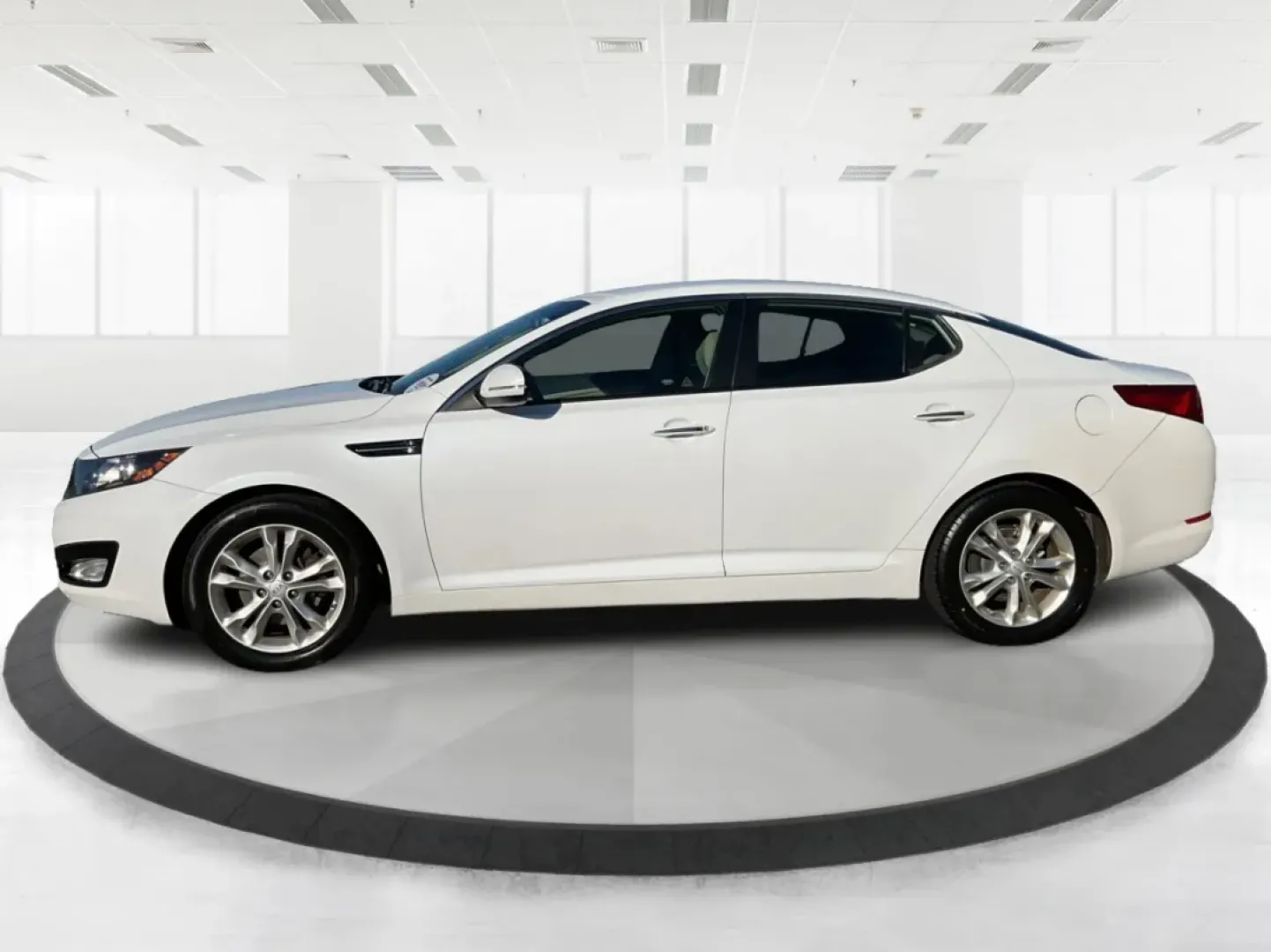 2012 Kia Optima EX (5XXGN4A70CG) with an 2.4L I-4 gasoline direct injection engine, located at 1951 S Dayton Lakeview Rd., New Carlisle, OH, 45344, (937) 908-9800, 39.890999, -84.050255 - Elevate your driving experience with this stunning 2012 Kia Optima EX, a perfect blend of style, comfort, and reliability. Ideal for budget-conscious buyers and growing families alike, this sedan is designed to meet your daily commuting needs while offering the space and features essential for both - Photo#5