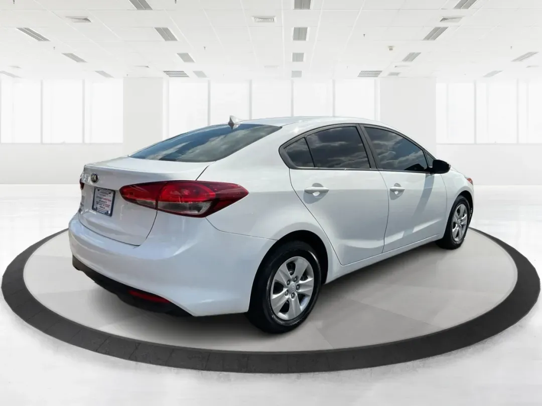 2018 Kia Forte LX (3KPFK4A73JE) with an 2L I-4 DOHC engine, located at 1099 N County Rd 25A, Troy, OH, 45373, (937) 908-9800, 40.057079, -84.212883 - Discover a world of convenience and comfort with the 2018 Kia Forte LX, an ideal sedan for budget-conscious buyers and those seeking reliable transportation in Piqua, OH. Whether you're navigating the bustling streets of downtown or taking a scenic drive along the Great Miami River, this versatile v - Photo#2