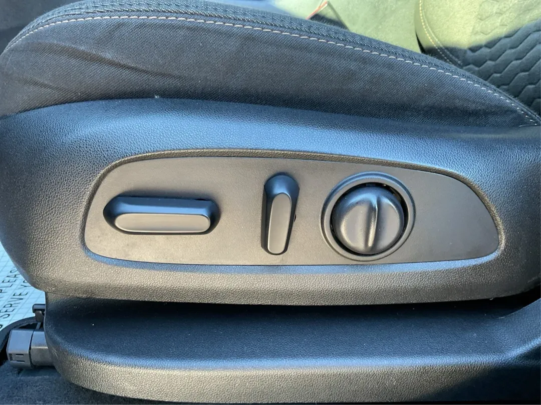 2019 Chevrolet Equinox LT (3GNAXKEV7KS) with an 1.5L I-4 gasoline direct injection engine, 6A transmission, located at 8750 N County Rd 25A, Piqua, OH, 45356, (937) 908-9800, 40.164391, -84.232513 - **Adventure Awaits with the 2019 Chevrolet Equinox LT at Advantage Car and Credit Piqua, OH!**<br /> <br /> Are you ready to elevate your daily commute or embark on exciting weekend adventures? Look no further than this stunning 2019 Chevrolet Equinox LT, available at Advantage Car and Credit in Pi - Photo#18