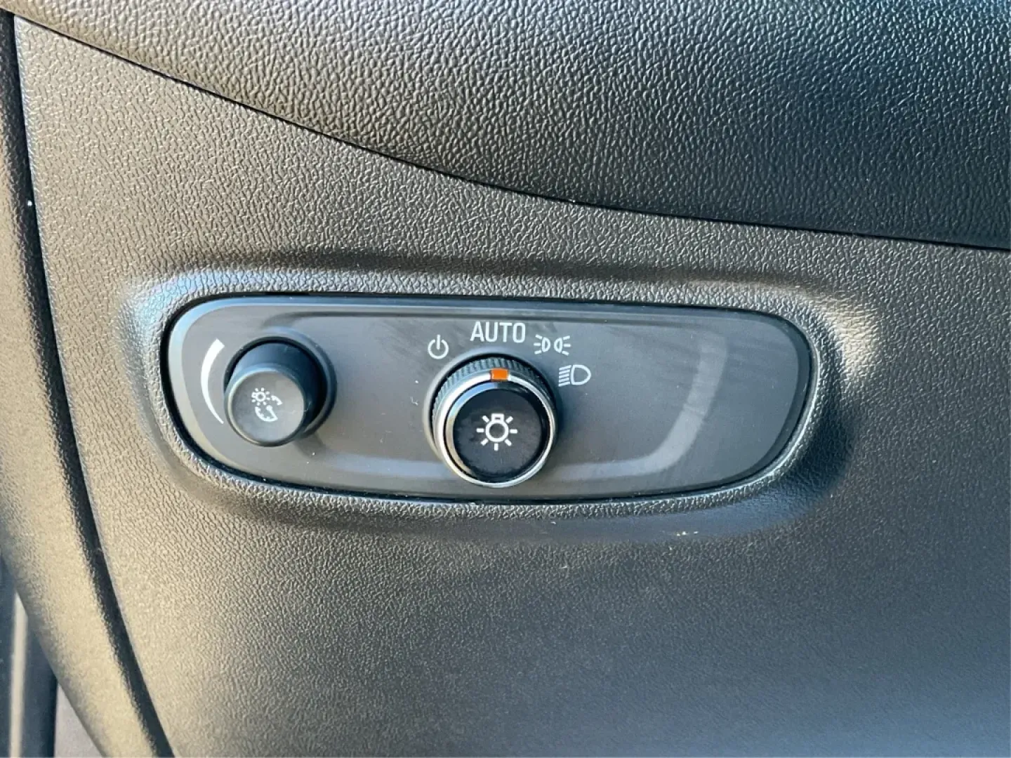 2019 Chevrolet Equinox LT (3GNAXKEV7KS) with an 1.5L I-4 gasoline direct injection engine, located at 1099 N County Rd 25A, Troy, OH, 45373, (937) 908-9800, 40.057079, -84.212883 - **Adventure Awaits with the 2019 Chevrolet Equinox LT at Advantage Car and Credit Piqua, OH!**<br /> <br /> Are you ready to elevate your daily commute or embark on exciting weekend adventures? Look no further than this stunning 2019 Chevrolet Equinox LT, available at Advantage Car and Credit in Pi - Photo#17