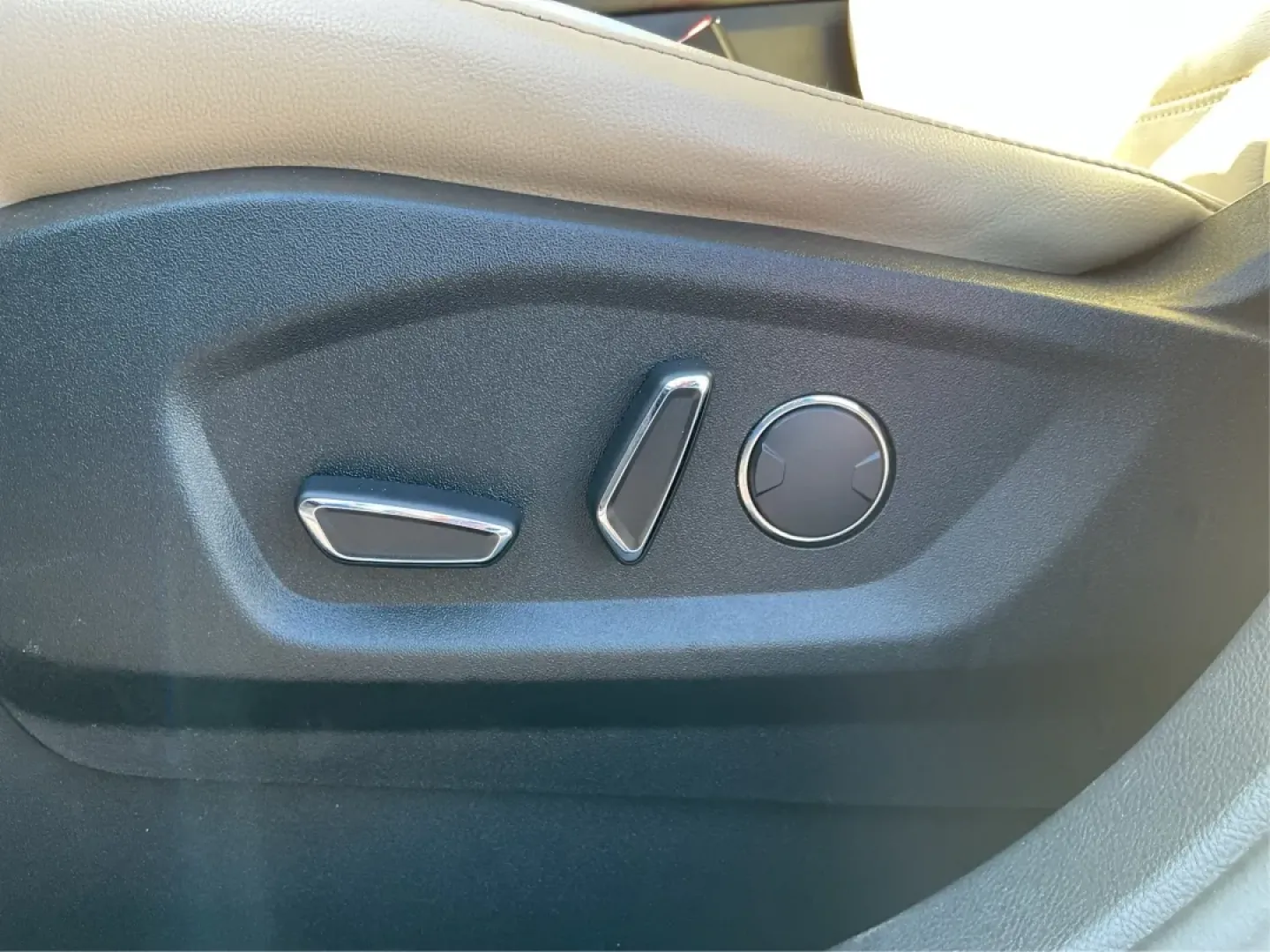 2017 Ford Edge SEL (2FMPK4J98HB) with an Other engine, located at 401 Woodman Dr, Riverside, OH, 45431, (937) 908-9800, 39.760899, -84.123421 - **Discover the Ideal Family Adventure Vehicle: 2017 Ford Edge SEL at Advantage Car and Credit - Riverside**<br /> <br /> Are you searching for the perfect vehicle to accommodate your growing family or to tackle your daily commute with comfort and style? Look no further than this stunning 2017 Ford E - Photo#18