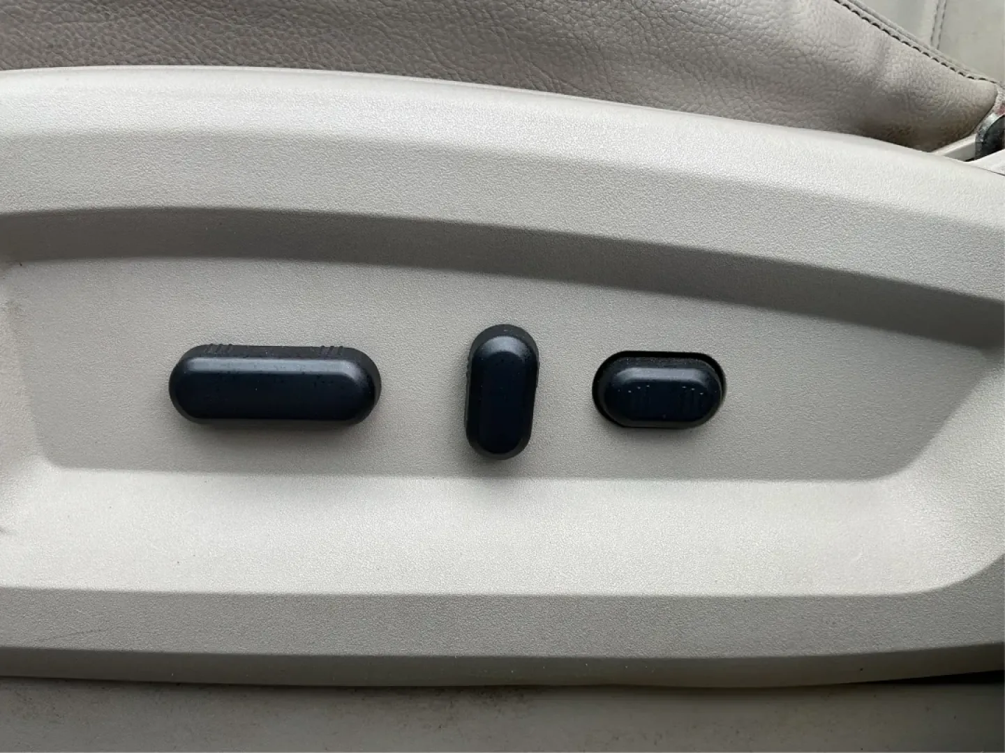 2011 Ford Edge SEL FWD (2FMDK3JC4BB) with an 3.5L V6 DOHC 24V engine, 6-Speed Automatic transmission, located at 8750 N County Rd 25A, Piqua, OH, 45356, (937) 908-9800, 40.164391, -84.232513 - **Experience the Ultimate Family Adventure with the 2011 Ford Edge SEL at Advantage Car and Credit - Riverside!**<br /> <br /> Are you ready to embark on your next family road trip or weekend adventure? The 2011 Ford Edge SEL is your perfect companion for all of life's journeys, whether you're headi - Photo#18