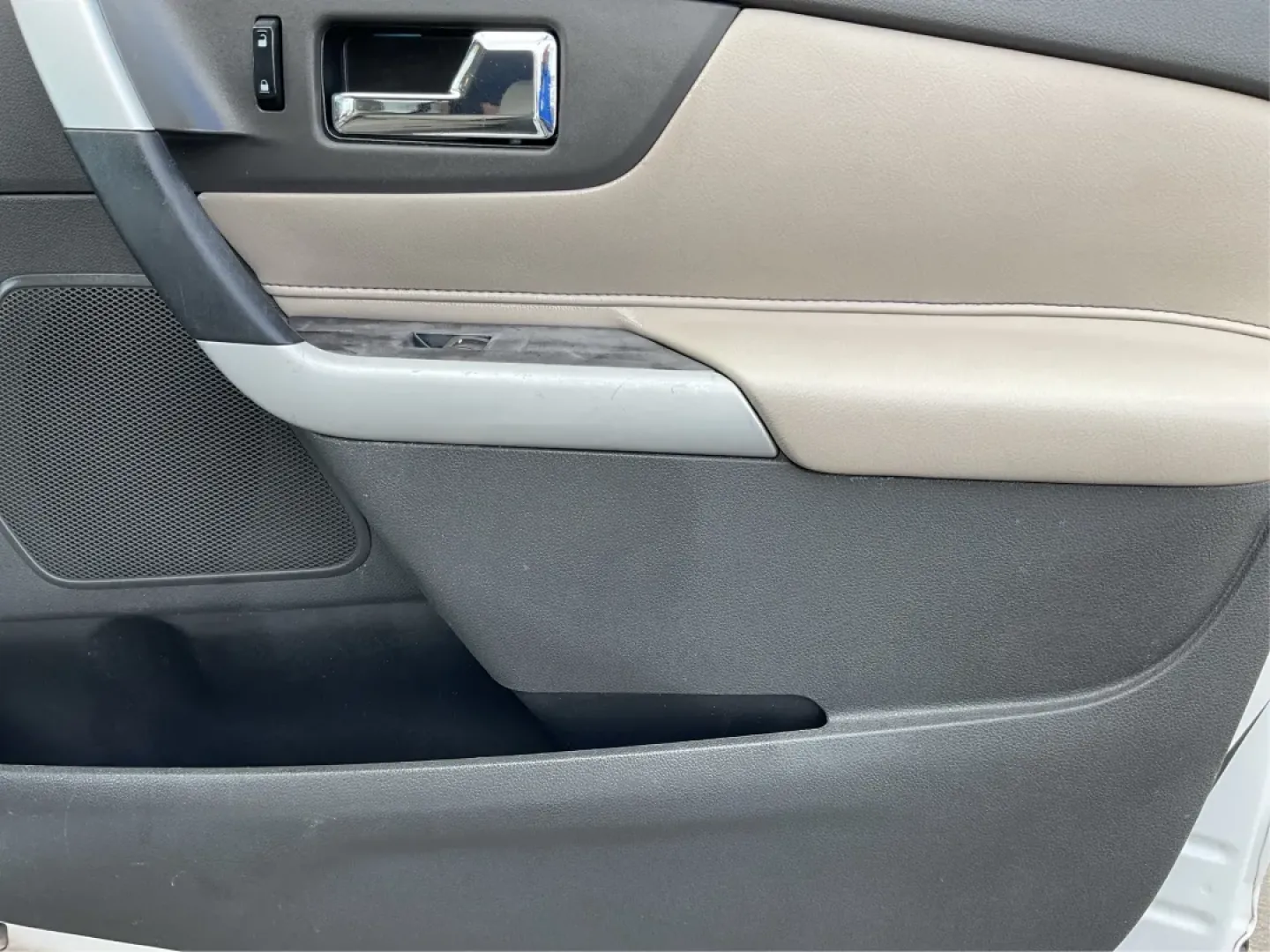 2011 Ford Edge SEL FWD (2FMDK3JC4BB) with an 3.5L V6 DOHC 24V engine, 6-Speed Automatic transmission, located at 8750 N County Rd 25A, Piqua, OH, 45356, (937) 908-9800, 40.164391, -84.232513 - **Experience the Ultimate Family Adventure with the 2011 Ford Edge SEL at Advantage Car and Credit - Riverside!**<br /> <br /> Are you ready to embark on your next family road trip or weekend adventure? The 2011 Ford Edge SEL is your perfect companion for all of life's journeys, whether you're headi - Photo#20