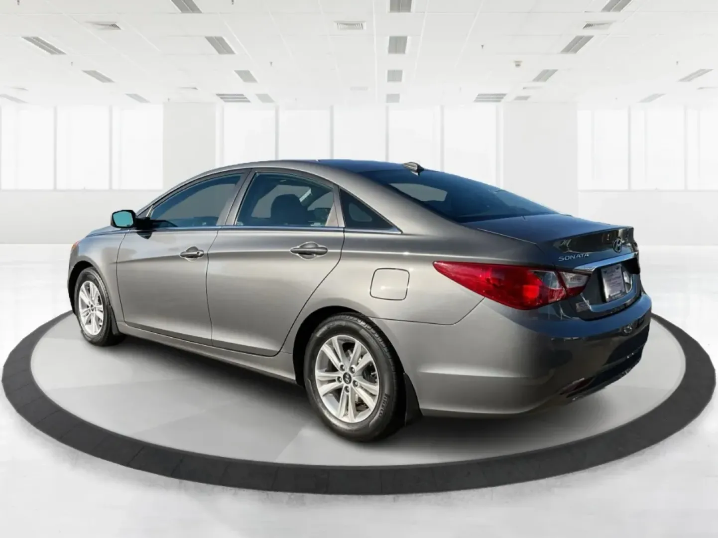 2013 Hyundai Sonata GLS (5NPEB4AC0DH) with an 2.4L I-4 gasoline direct injection engine, located at 8750 N County Rd 25A, Piqua, OH, 45356, (937) 908-9800, 40.164391, -84.232513 - **Drive Your Way to Adventure with the 2013 Hyundai Sonata GLS at Advantage Car and Credit - Piqua!**<br /> <br /> Are you seeking an affordable, stylish, and reliable sedan for your daily commute or weekend getaways? Look no further than the 2013 Hyundai Sonata GLS, available now at **Advantage Car - Photo#4